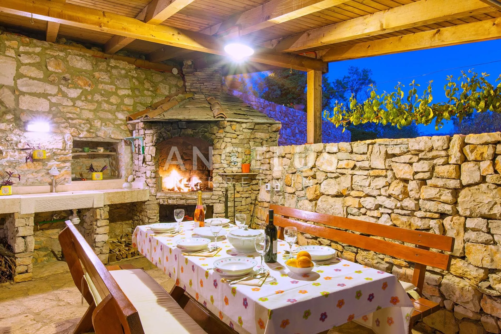 brač, milna - kamena kuća u centru milne sa bazenom, prodaja - slika 6