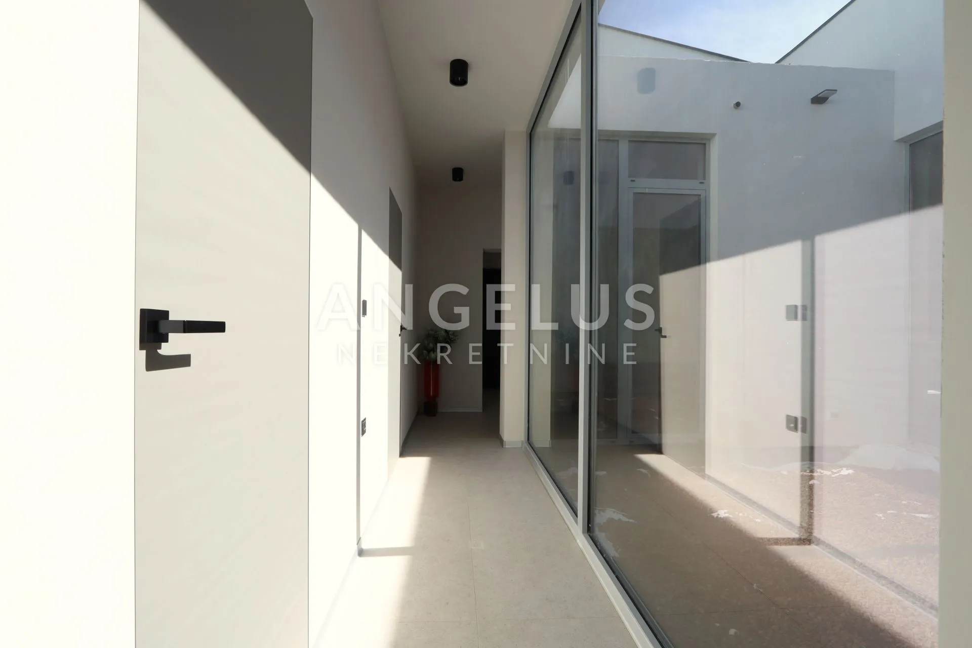 istra, svetvičenat - moderna vila bazenom, 220 m2 - slika 27