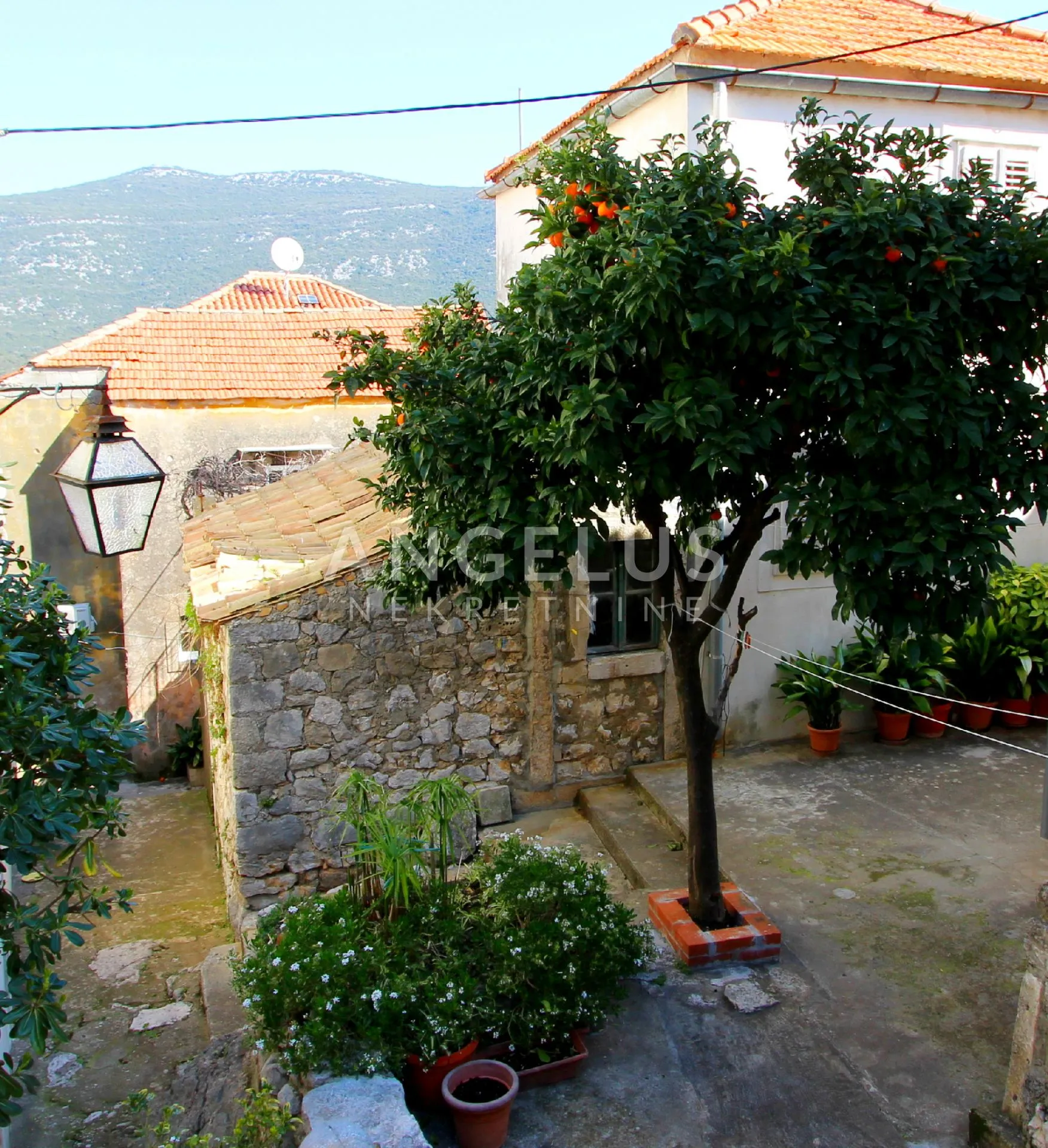 pelješac, mali ston - jedinstvena kuća s mostom ispod zidina, 180 m2. - slika 5