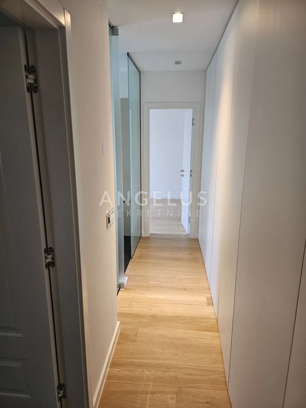 zagreb, gornje prekrižje - luksuzni dvoetažni stan 320m2 s vrtom i garažom - slika 9