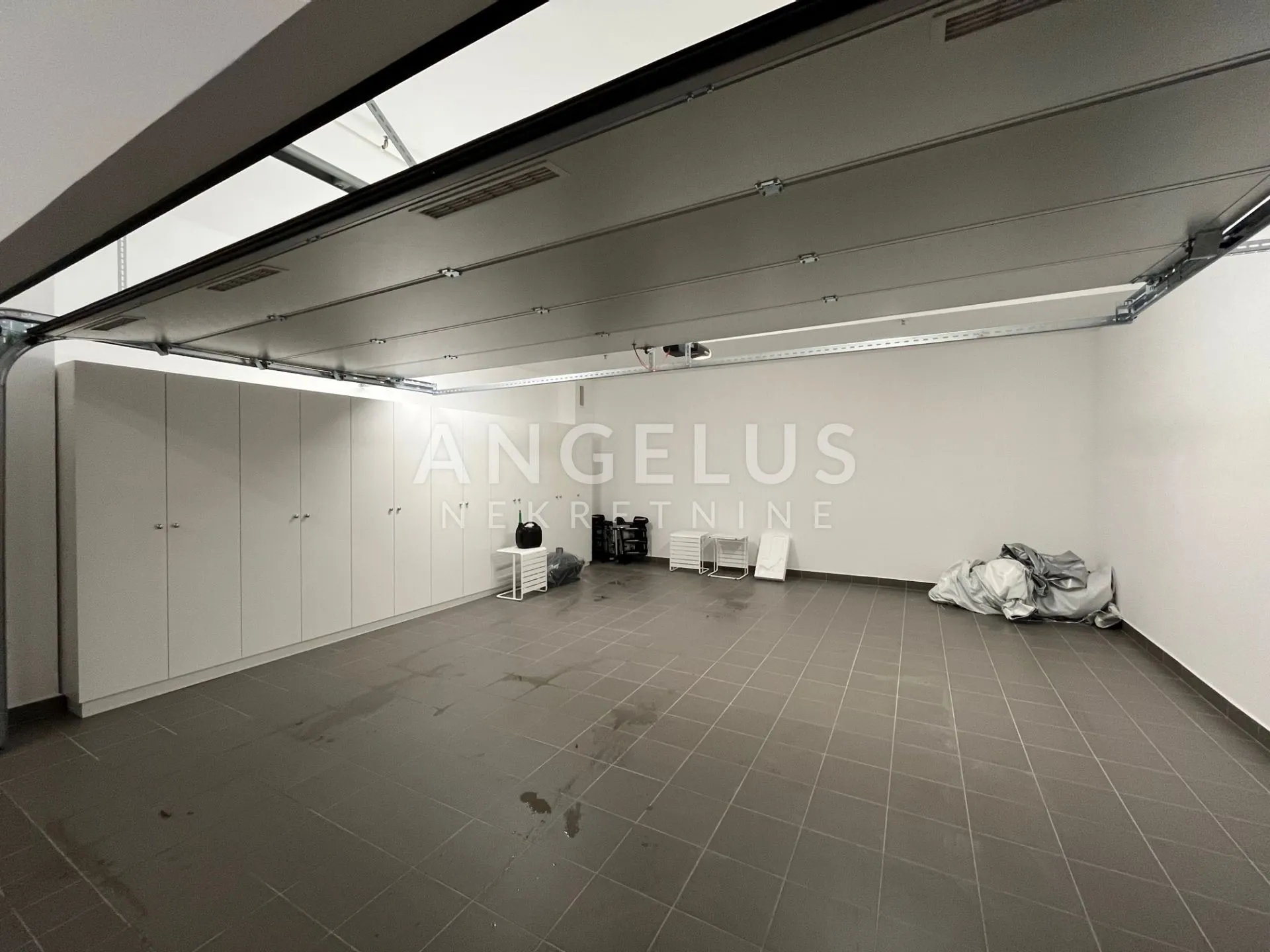 zagreb, centar - luksuzni stan 150m2 s lođom i duplom garažom - slika 19