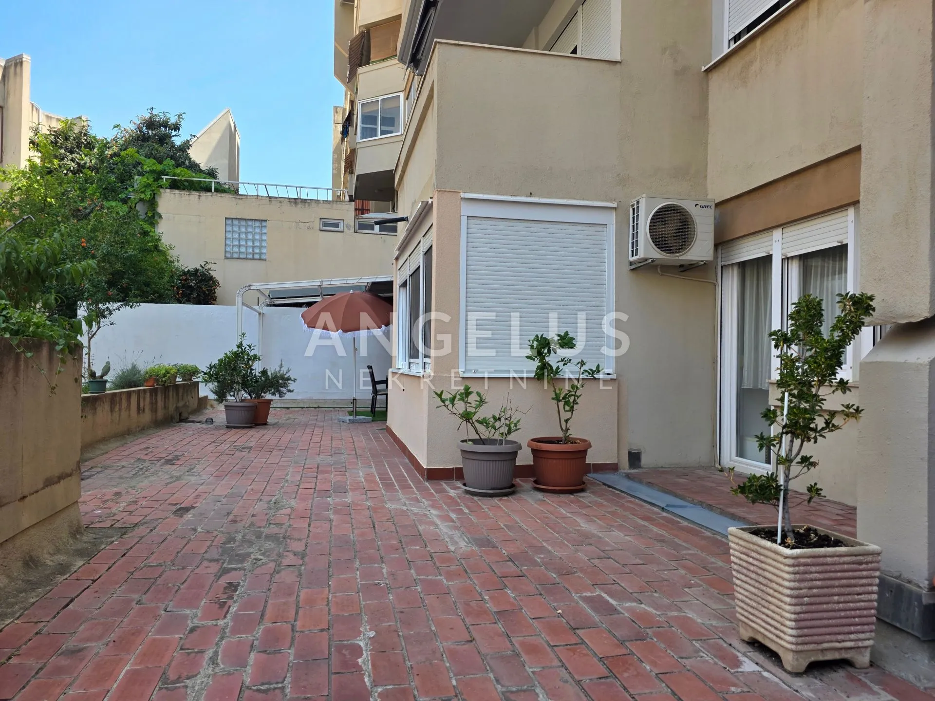 split 3 - dvosoban stan 60m2 sa velikom terasom 140m2 prodaja - slika 27