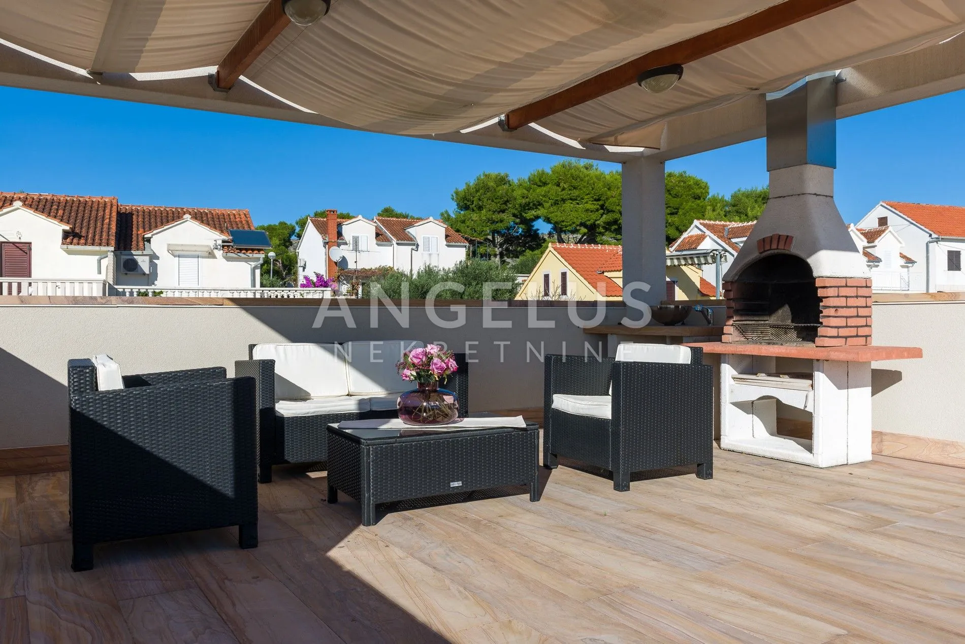 brač, milna - troetažni apartman, bazen i parking, prodaja - slika 11