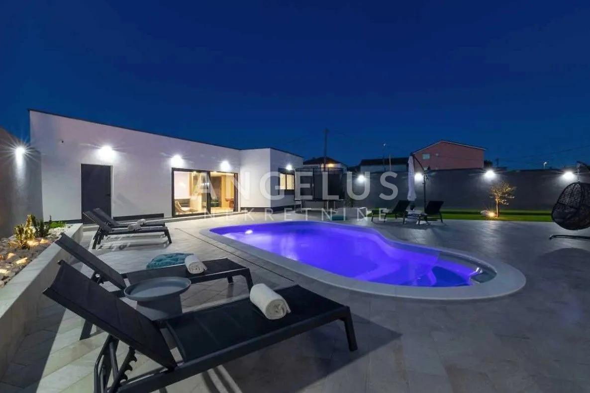 novi vinodolski - luksuzna kuća s bazenom 302m2 - slika 19