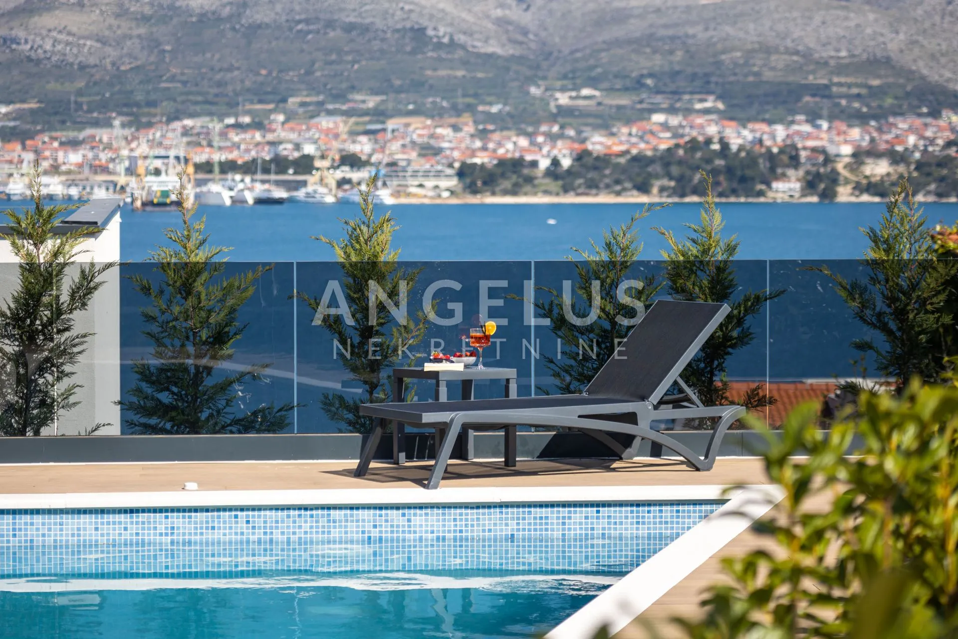 trogir, čiovo - luksuzna vila u nizu, sa bazenom i prekrasnim pogledom na more, 282 m2 - slika 2