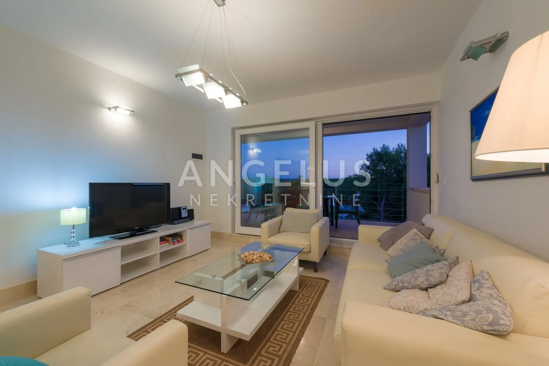 brač, milna - troetažni apartman, bazen i parking, prodaja - slika 20