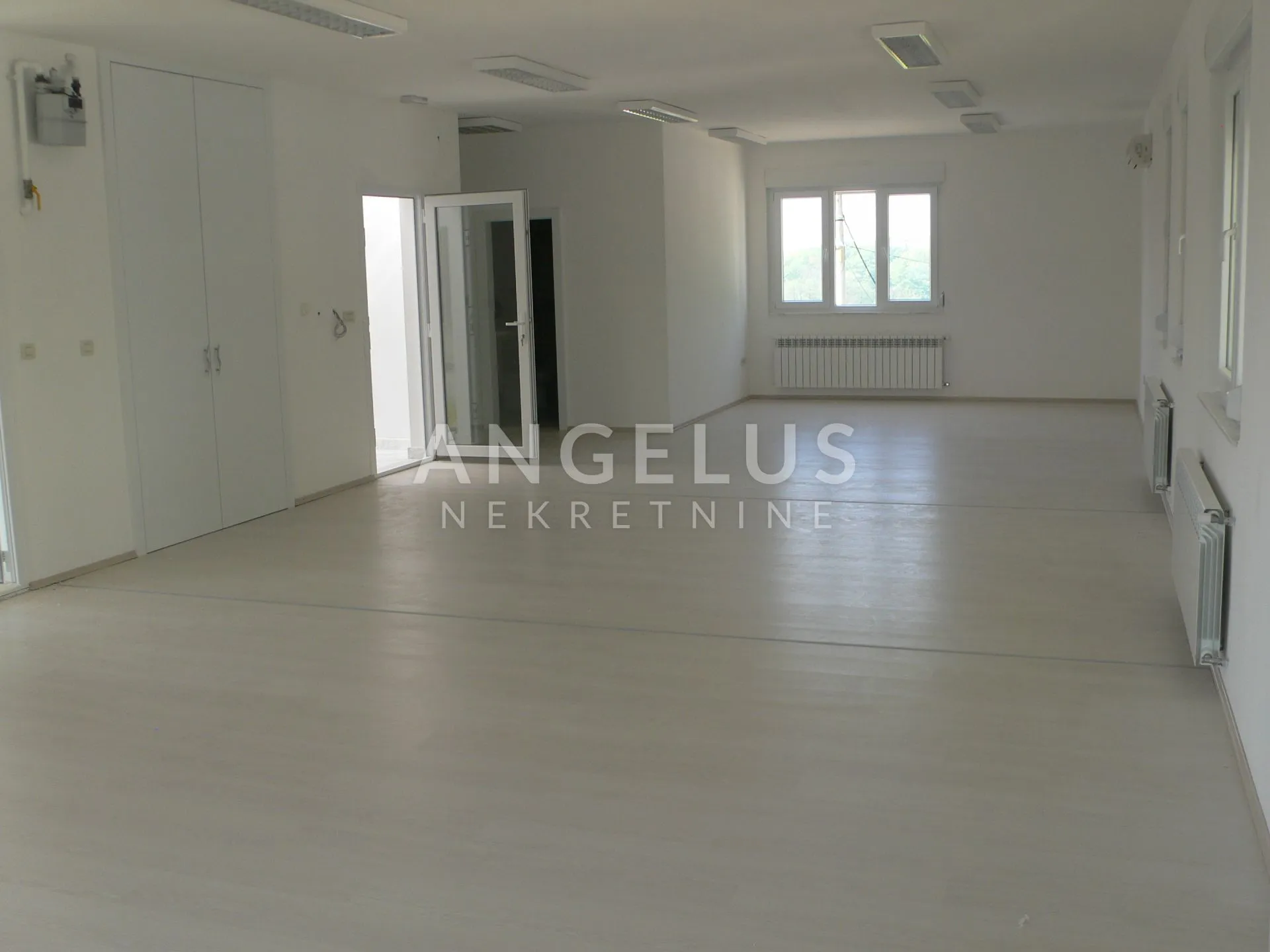 zagreb, markuševec - kuća 550m2 s garažom i dvorištem - slika 2