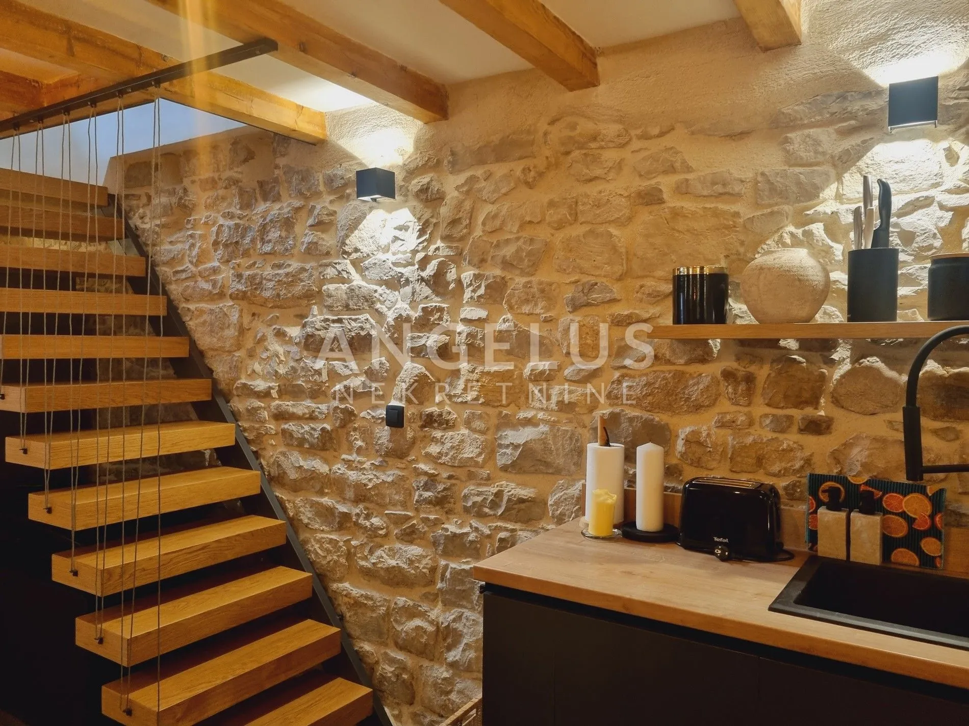 kaštela - renovirana kamena kuća u centru mjesta, 90 m2 - slika 15
