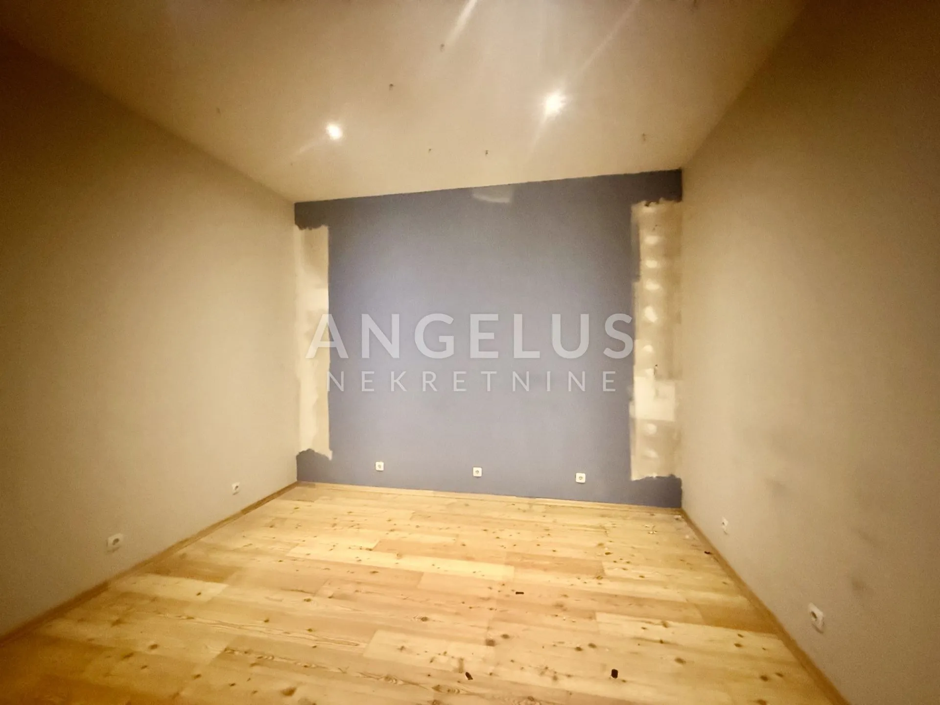 zagreb, centar -martićeva ulica, lokal, 28 +17m2 - slika 7