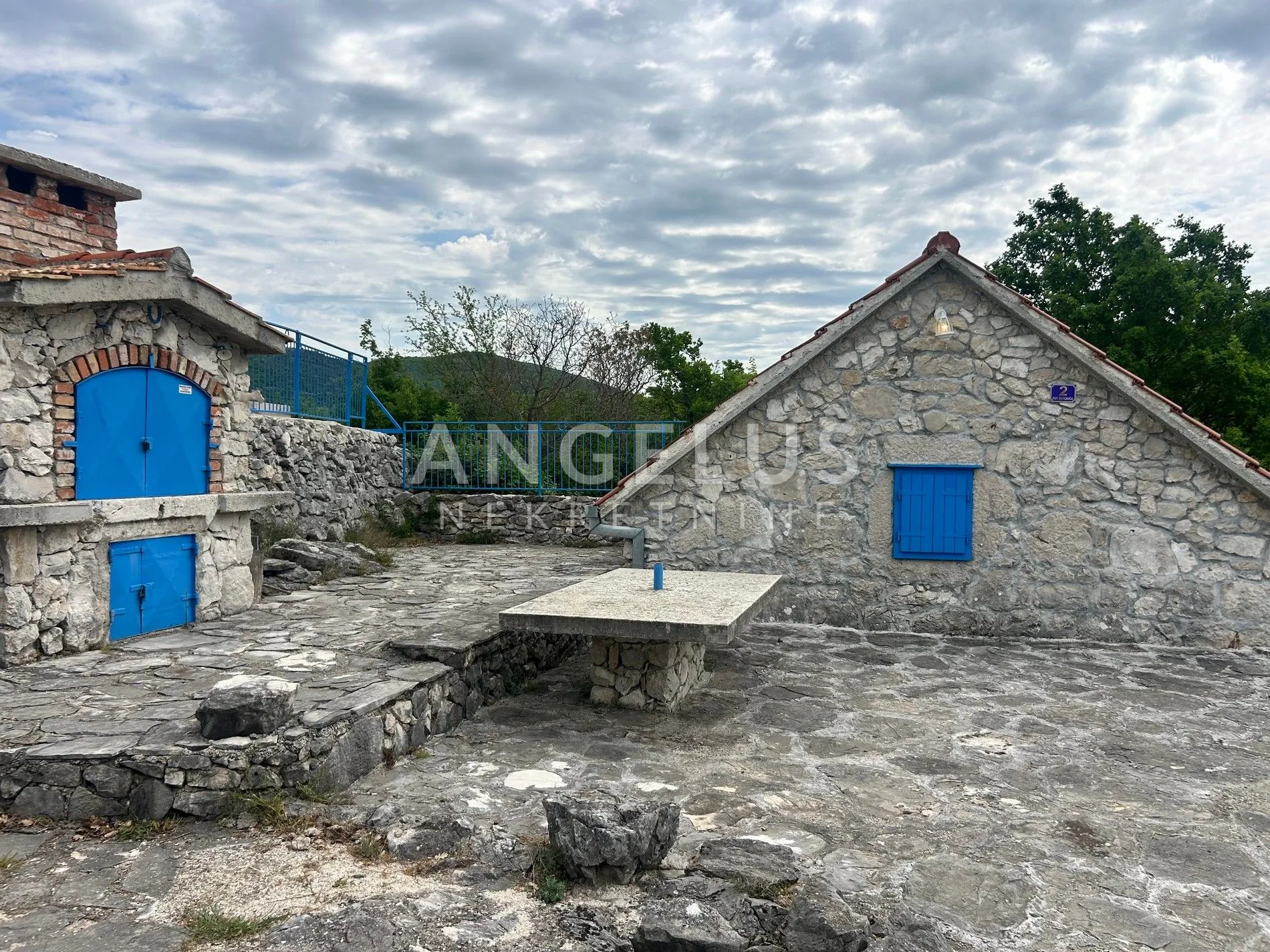 trolokve - poljoprivredno zem sa kamenom kućom, 26.000 m2, prodaja - slika 4