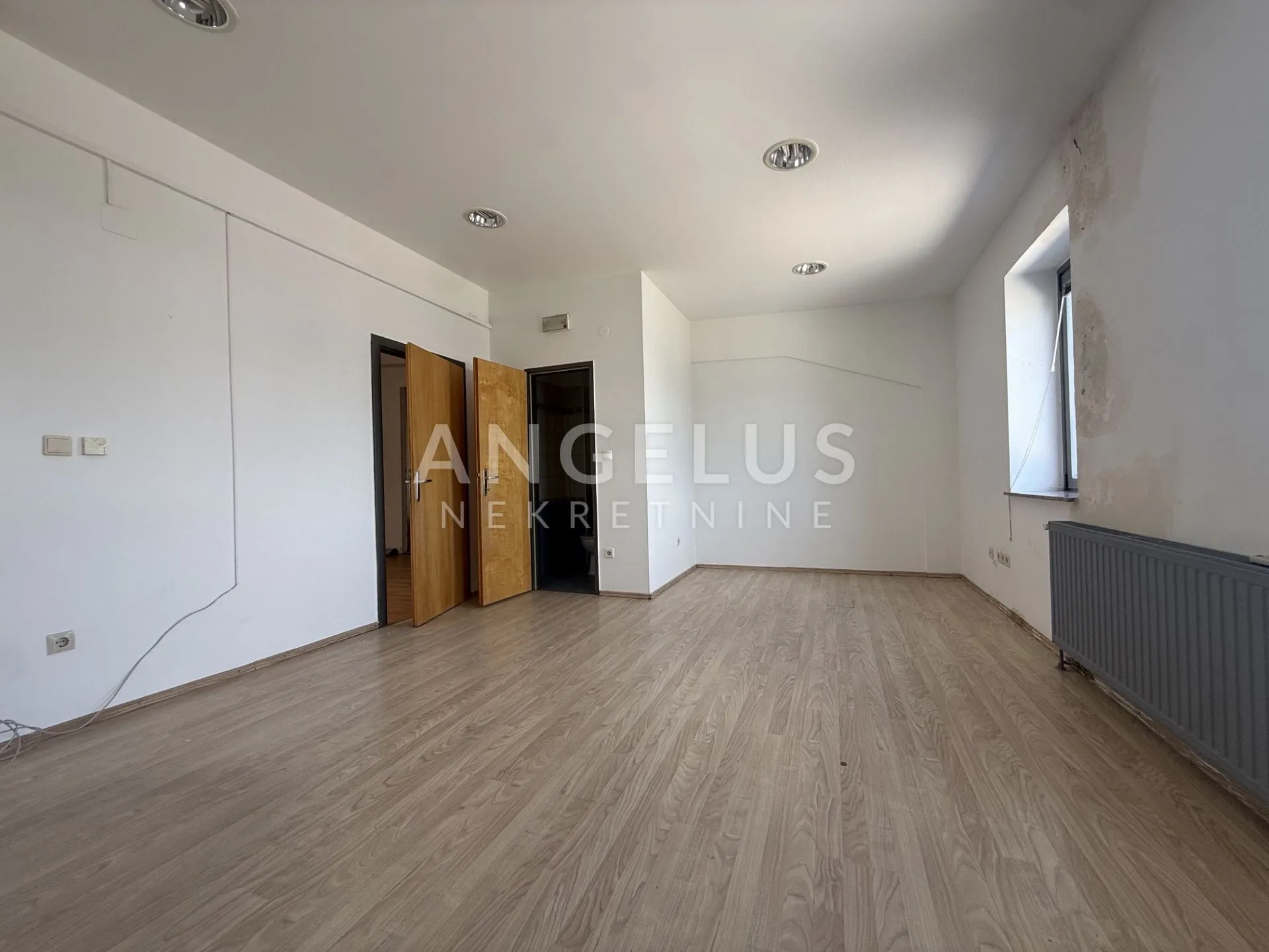 zagreb, buzin - uredsko, prodajno - skladišni prostor 650m2 s parkingom - slika 19