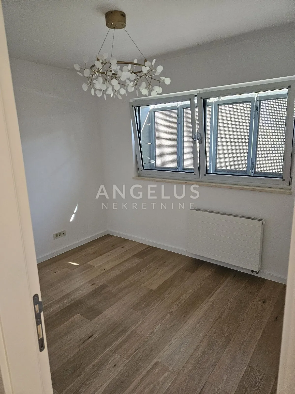 zagreb, gornje prekrižje - luksuzni dvoetažni stan 320m2 s vrtom i garažom - slika 10