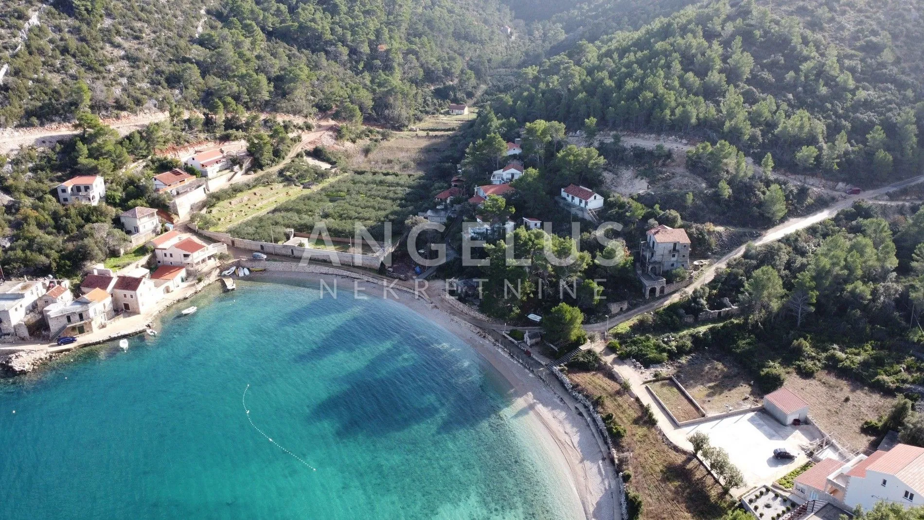 hvar, jelsa - atraktivno građevinsko zemljište prvi red do more, 1000 m2 - slika 3