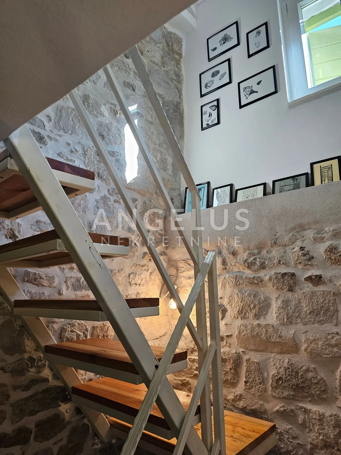 kaštela - renovirana kamena kuća 50 m od mora, prodaja - slika 19