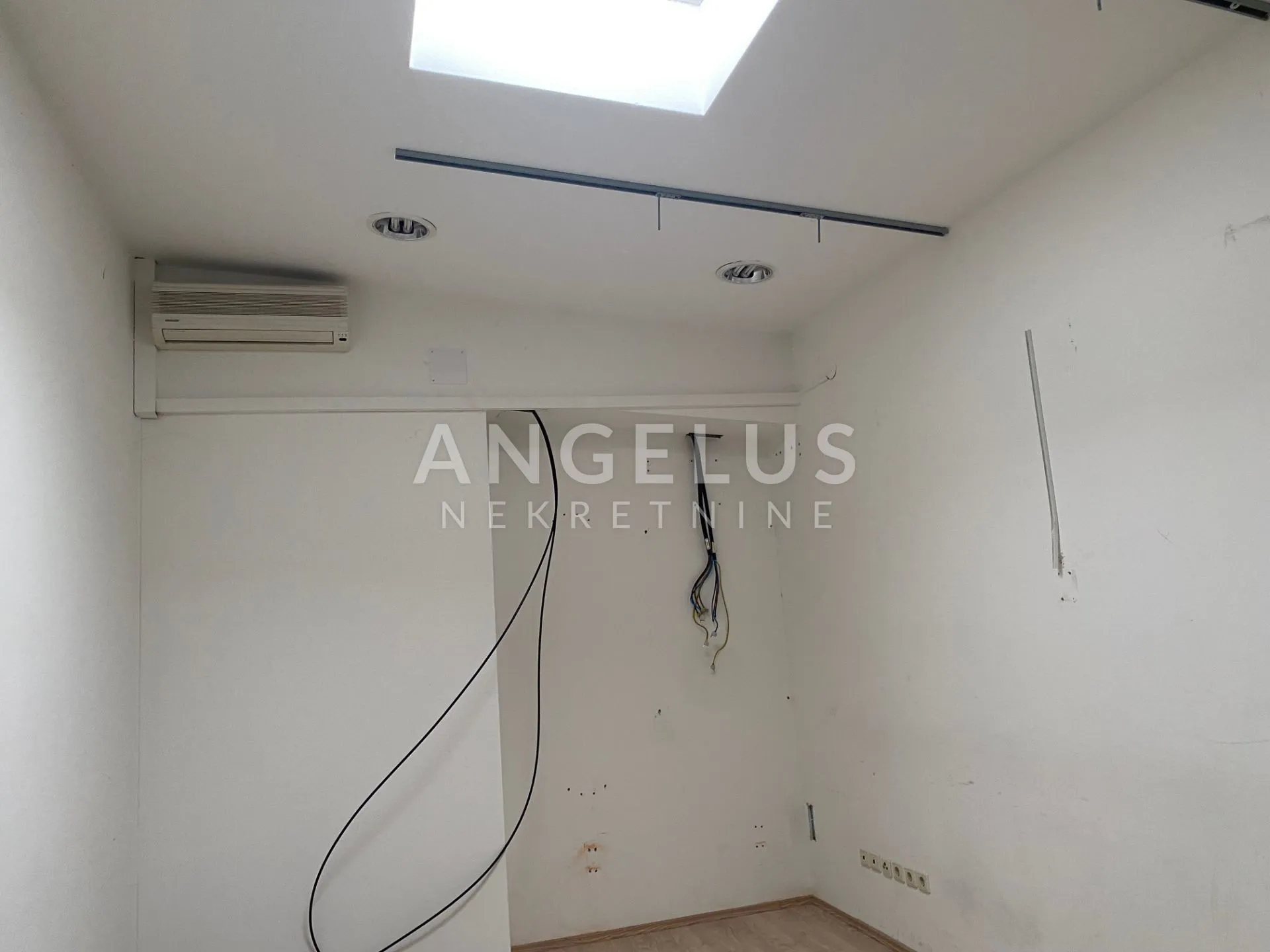 zagreb, buzin - uredsko, prodajno - skladišni prostor 650m2 s parkingom - slika 17