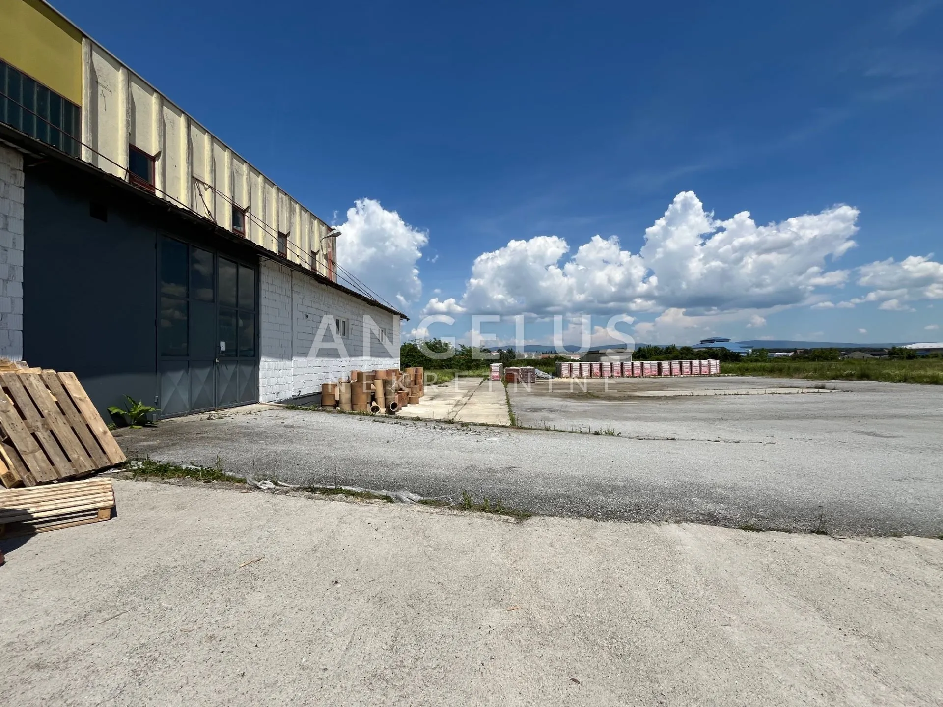 požega - skladište 400m2 s dvorištem - slika 2