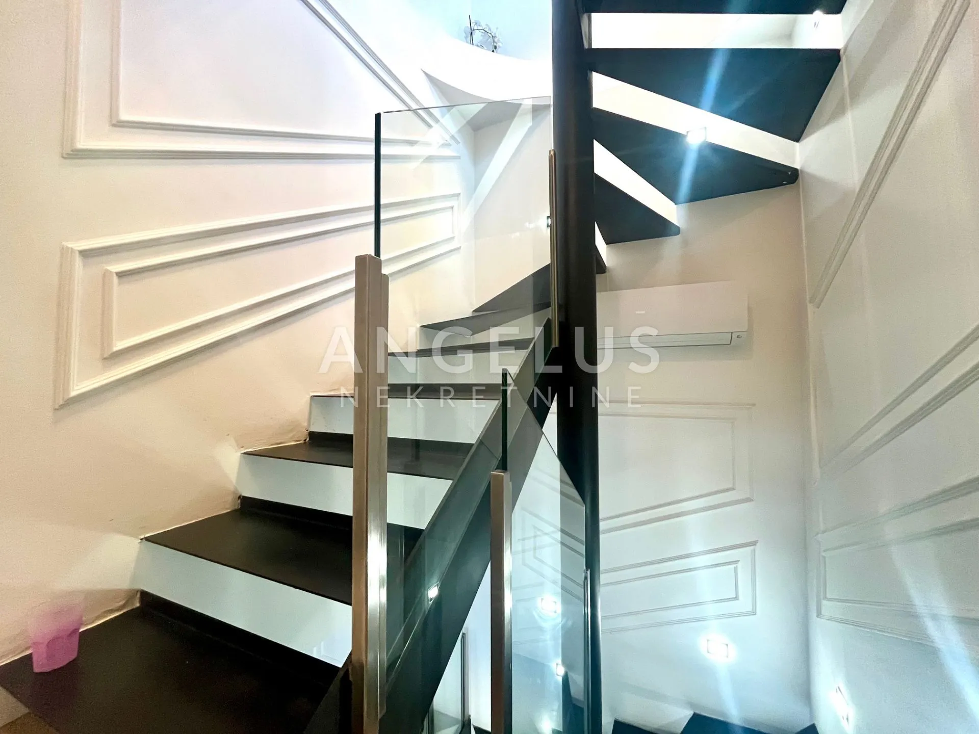 zagreb, gračani - moderna kuća 250m2 s bazenom - slika 4