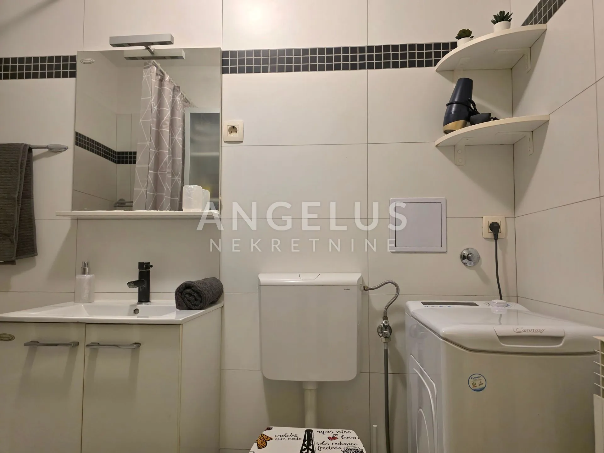 split 3 - dvosoban stan 60m2 sa velikom terasom 140m2 prodaja - slika 20