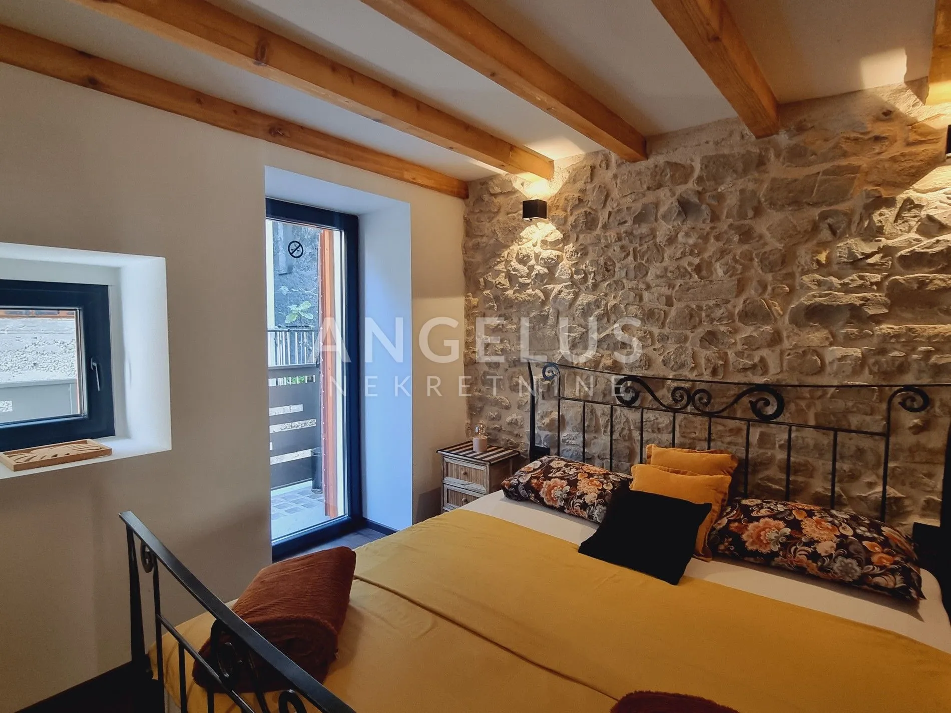kaštela - renovirana kamena kuća u centru mjesta, 90 m2 - slika 6