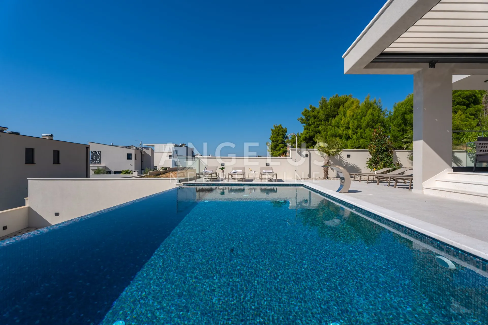 split, podstrana - luksuzna vila - slika 12