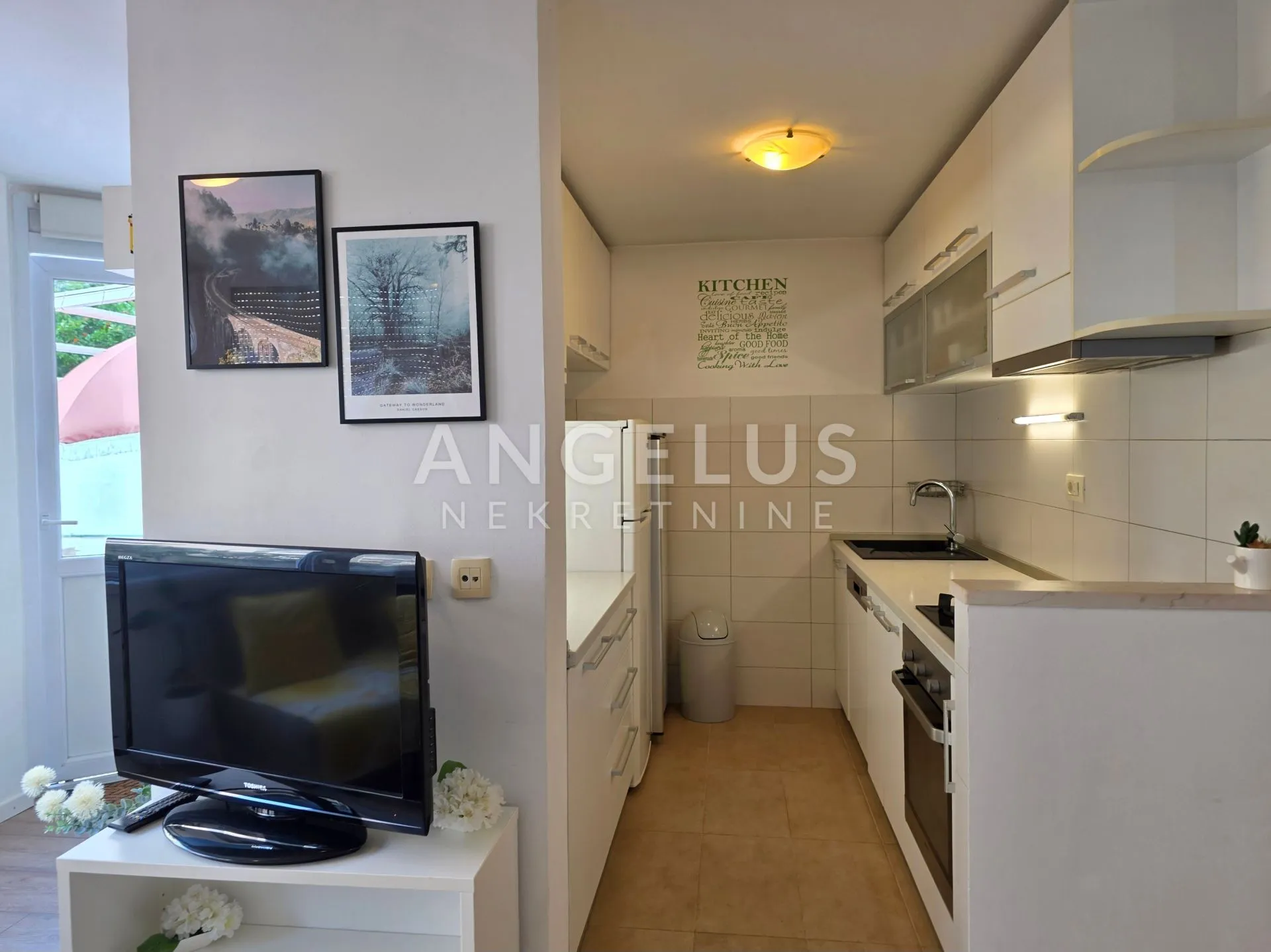 split 3 - dvosoban stan 60m2 sa velikom terasom 140m2 prodaja - slika 6