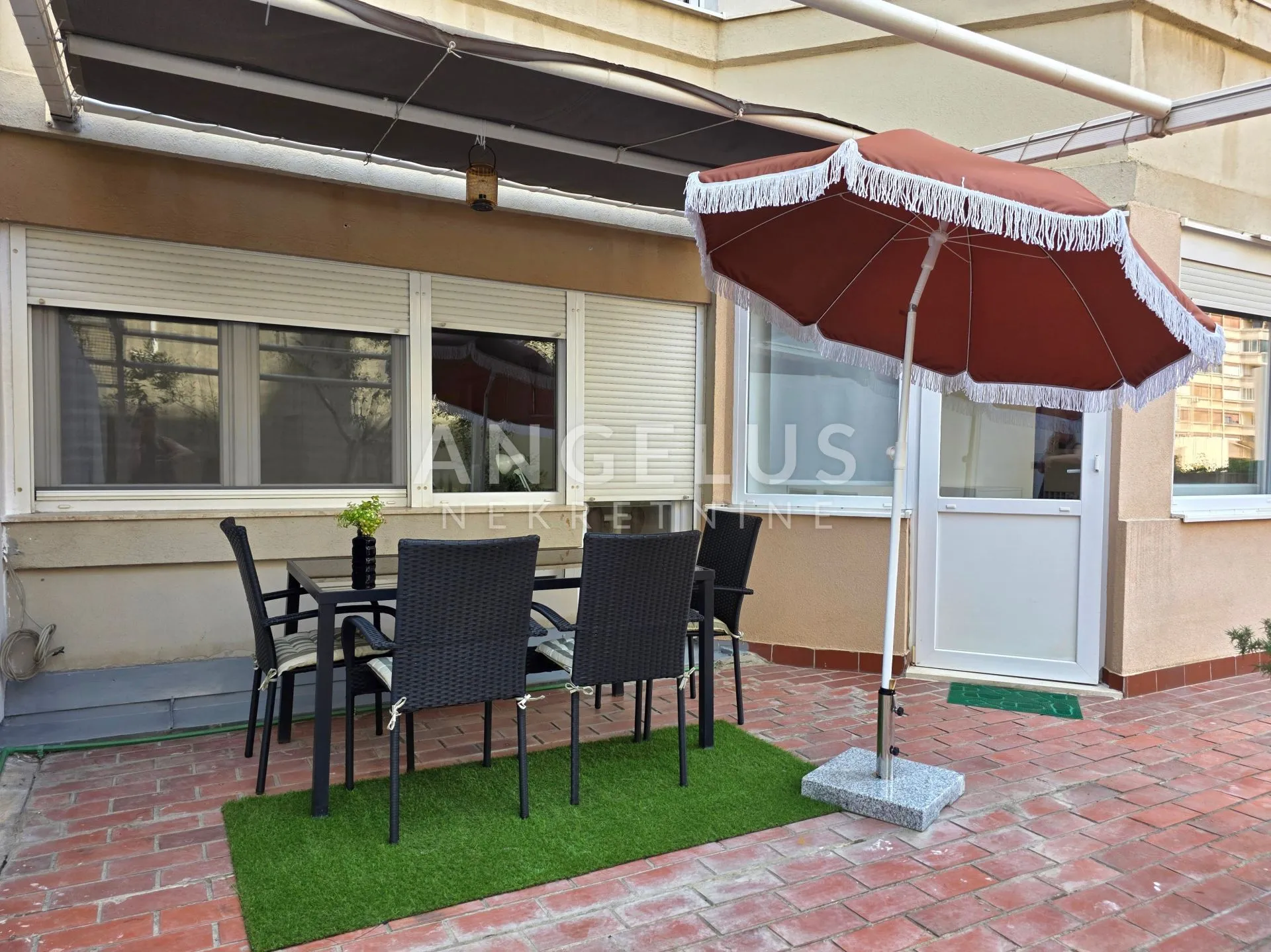 split 3 - dvosoban stan 60m2 sa velikom terasom 140m2 prodaja - slika 25