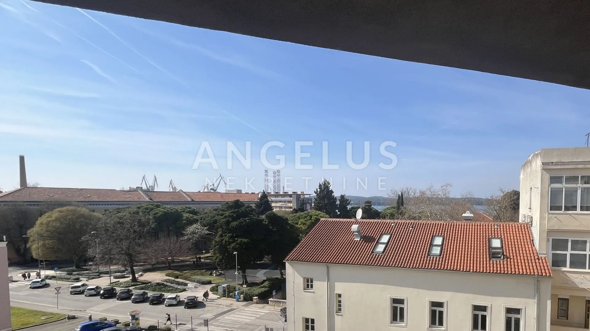 istra, pula - stan s pogledom na amfiteatar i more - slika 18