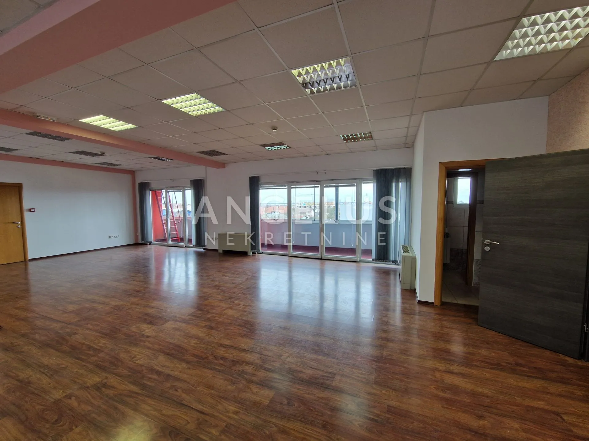 lučko - poslovna zgrada 1500 m2 - slika 13