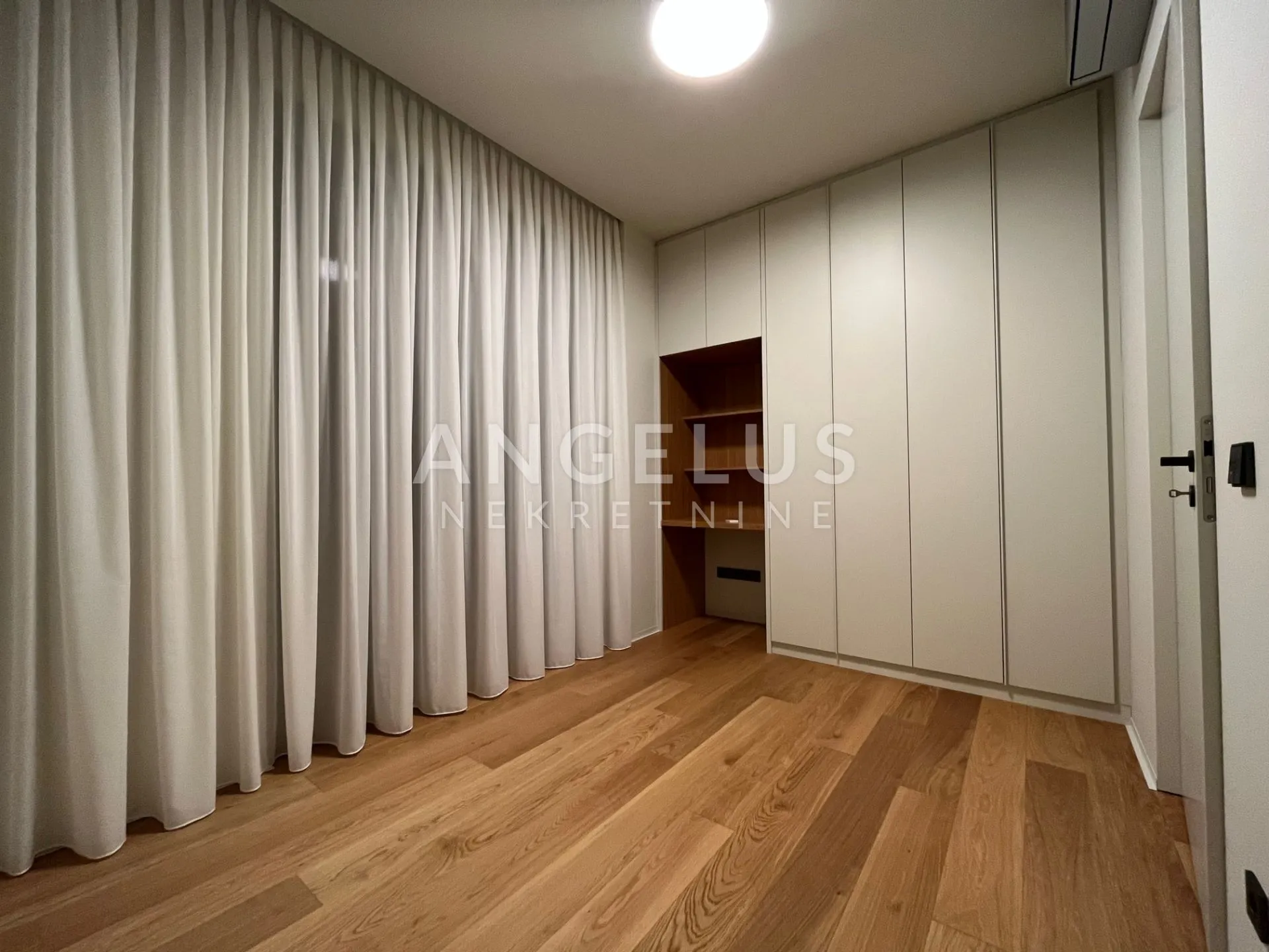 zagreb, centar - luksuzni stan 150m2 s lođom i duplom garažom - slika 7