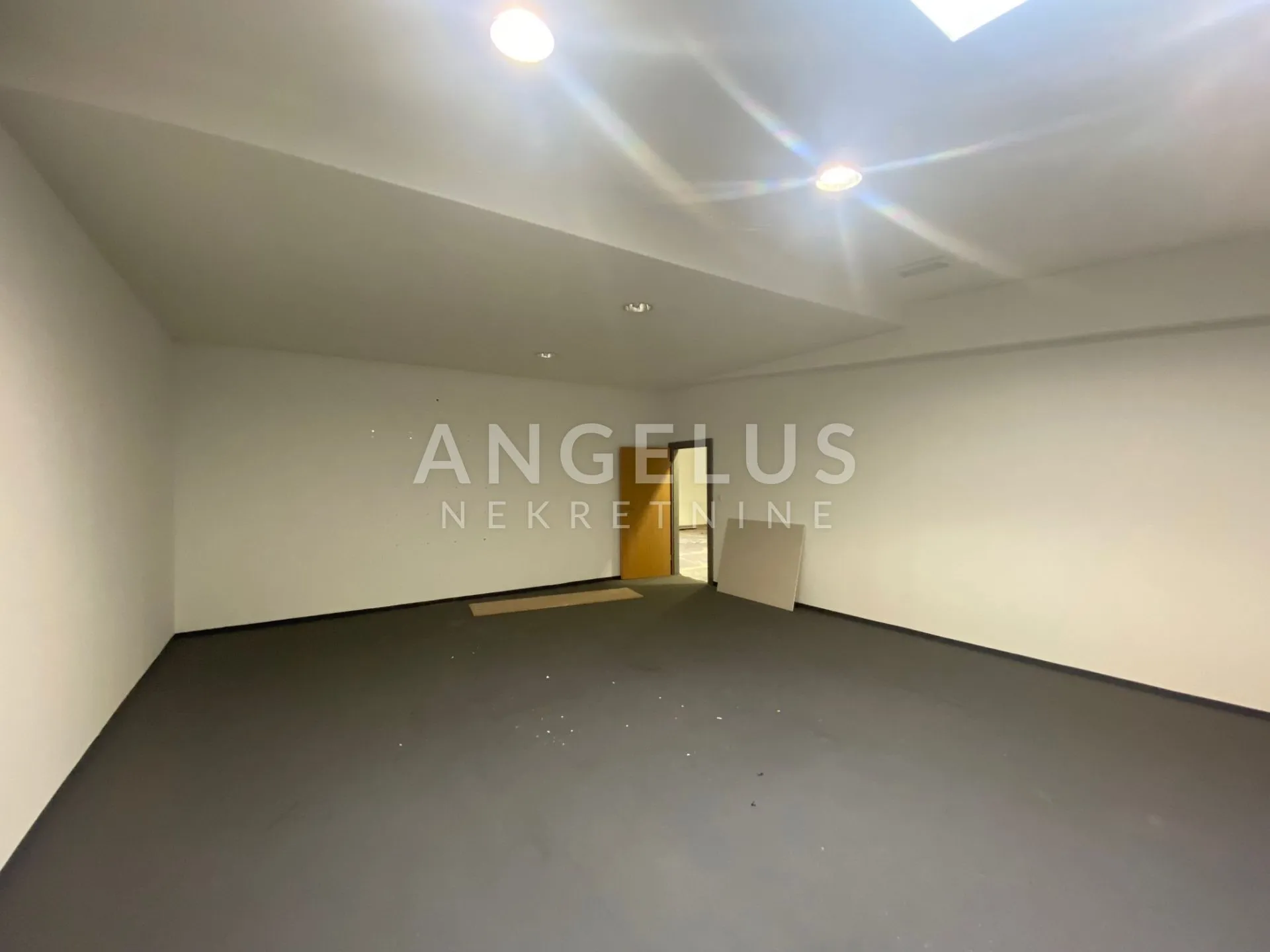 zagreb, buzin - uredsko, prodajno - skladišni prostor 650m2 s parkingom - slika 31
