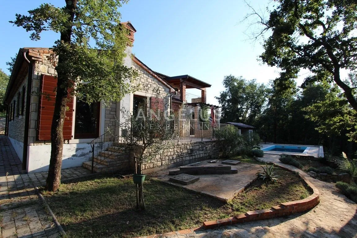 Istra, Buje, kamena vila s bazenom