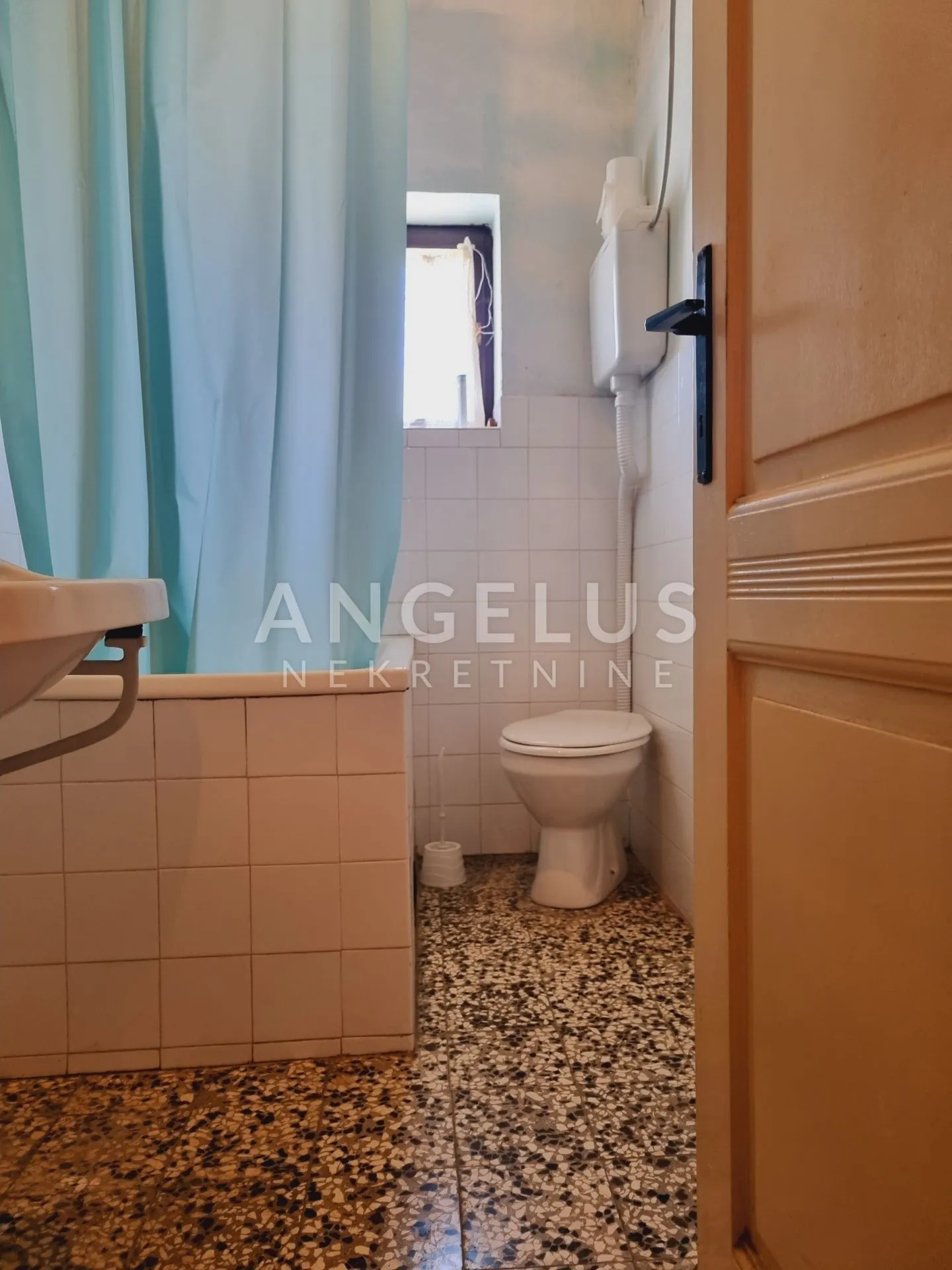 kaštel lukšić - kamena kuća, okućnica i građ. zemljište - slika 9