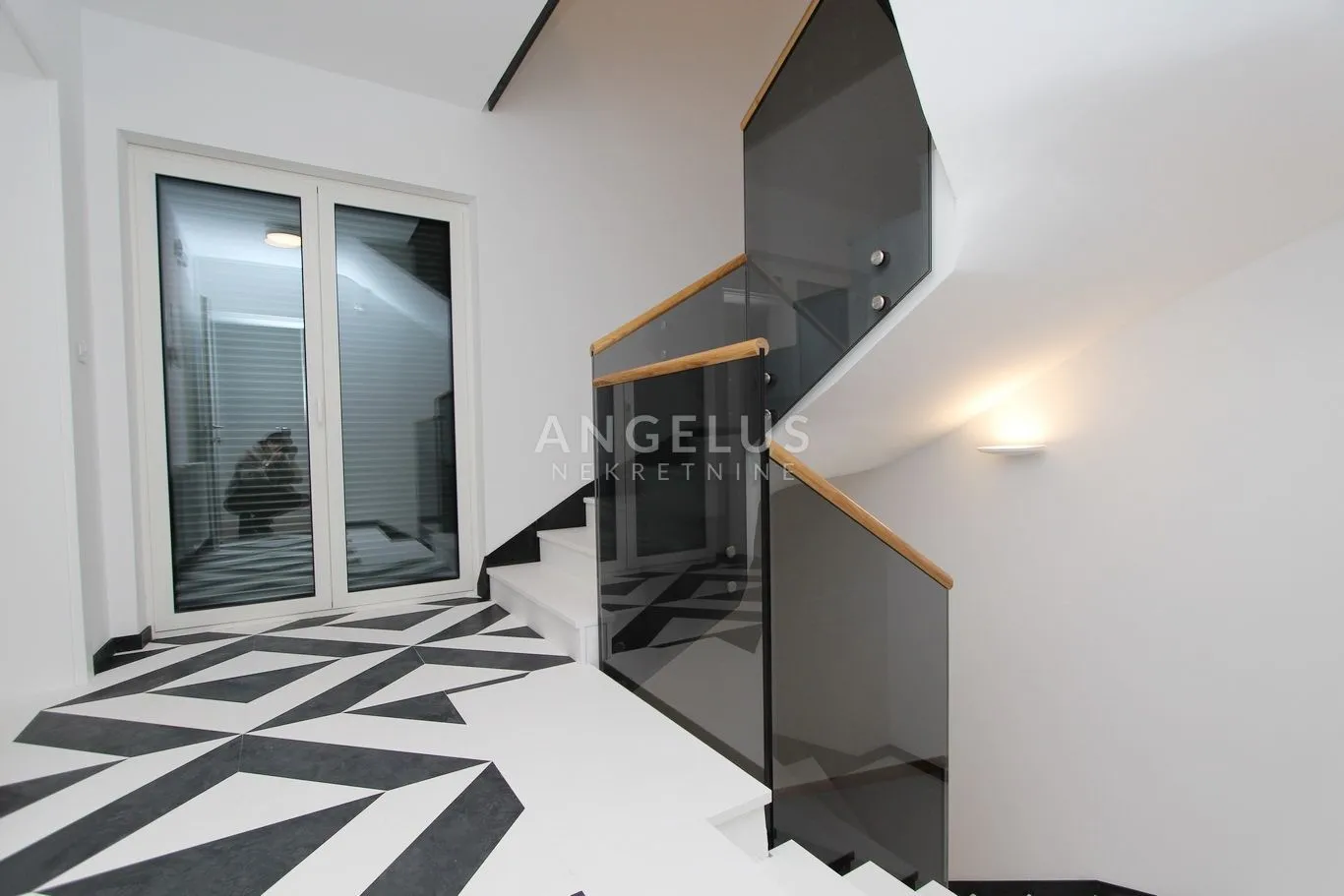 zagreb, mlinovi - luksuzna kuća 450 m2 s bazenom, garažom i vrtom - slika 18