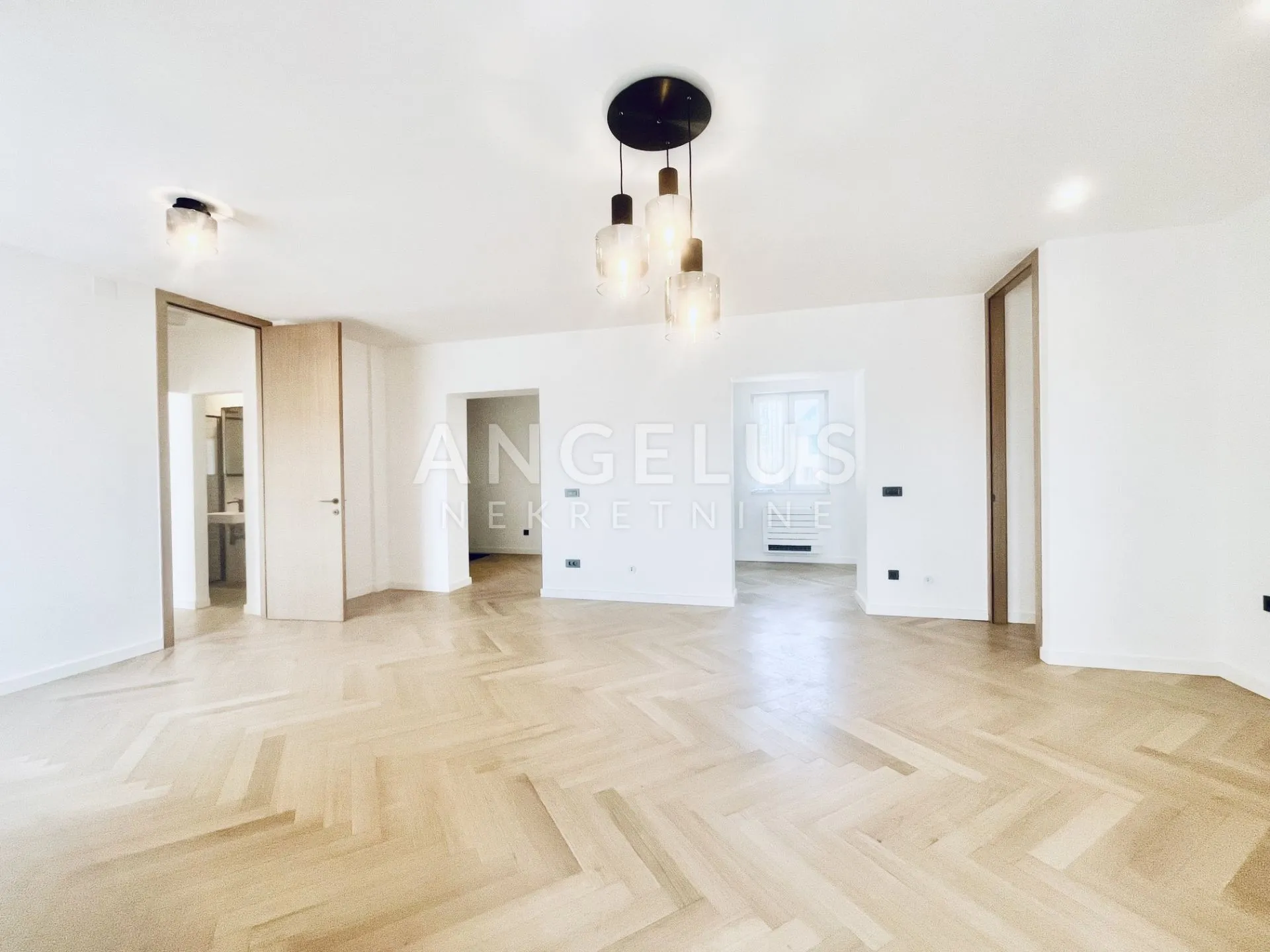 Zagreb, Cvjetni trg- renovirani stan za prodaju, 82 m2