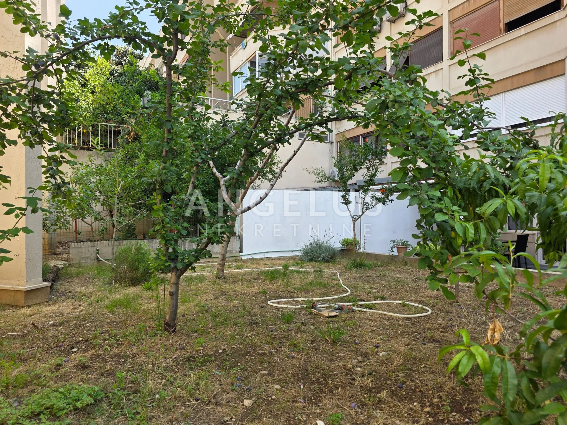 split 3 - dvosoban stan 60m2 sa velikom terasom 140m2 prodaja - slika 30