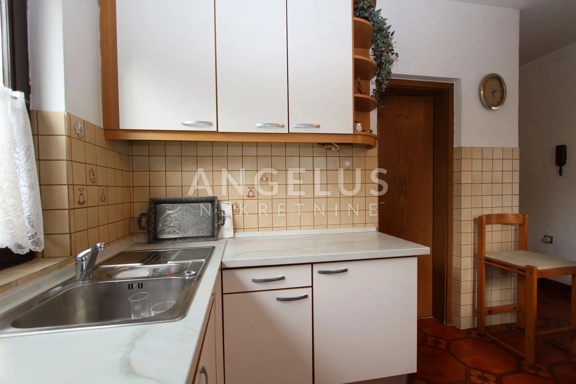 zagreb, pantovčak - dvoetažni stan 160m2 s balkonom, režije uključene - slika 5