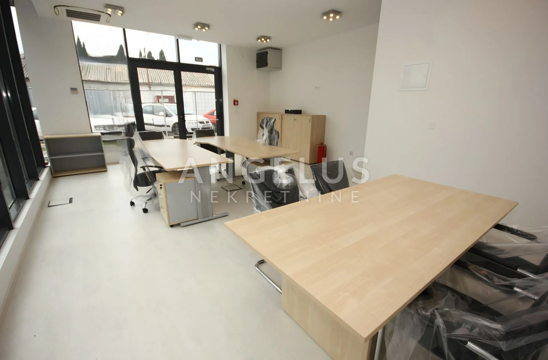 split, trstenik - ulični poslovni prostor 41 m2 - slika 2