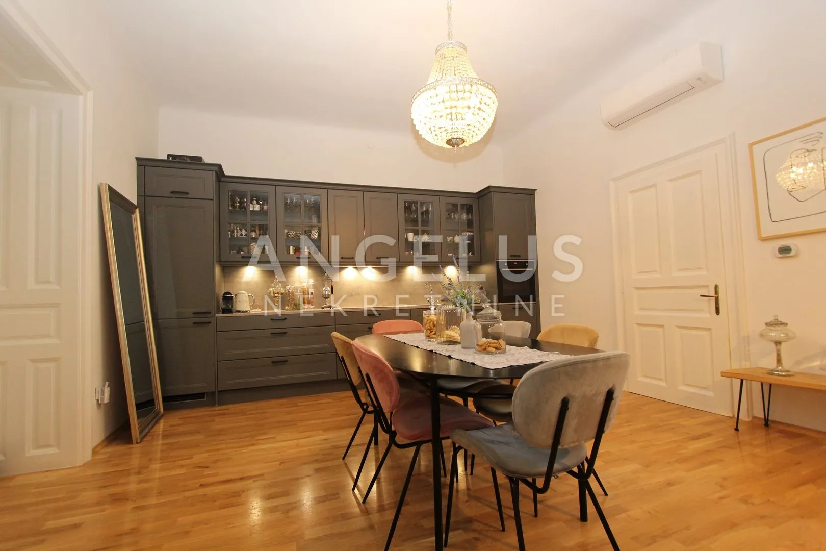 zagreb, centar - novouređen građanski stan 117m2 s balkonom - slika 4