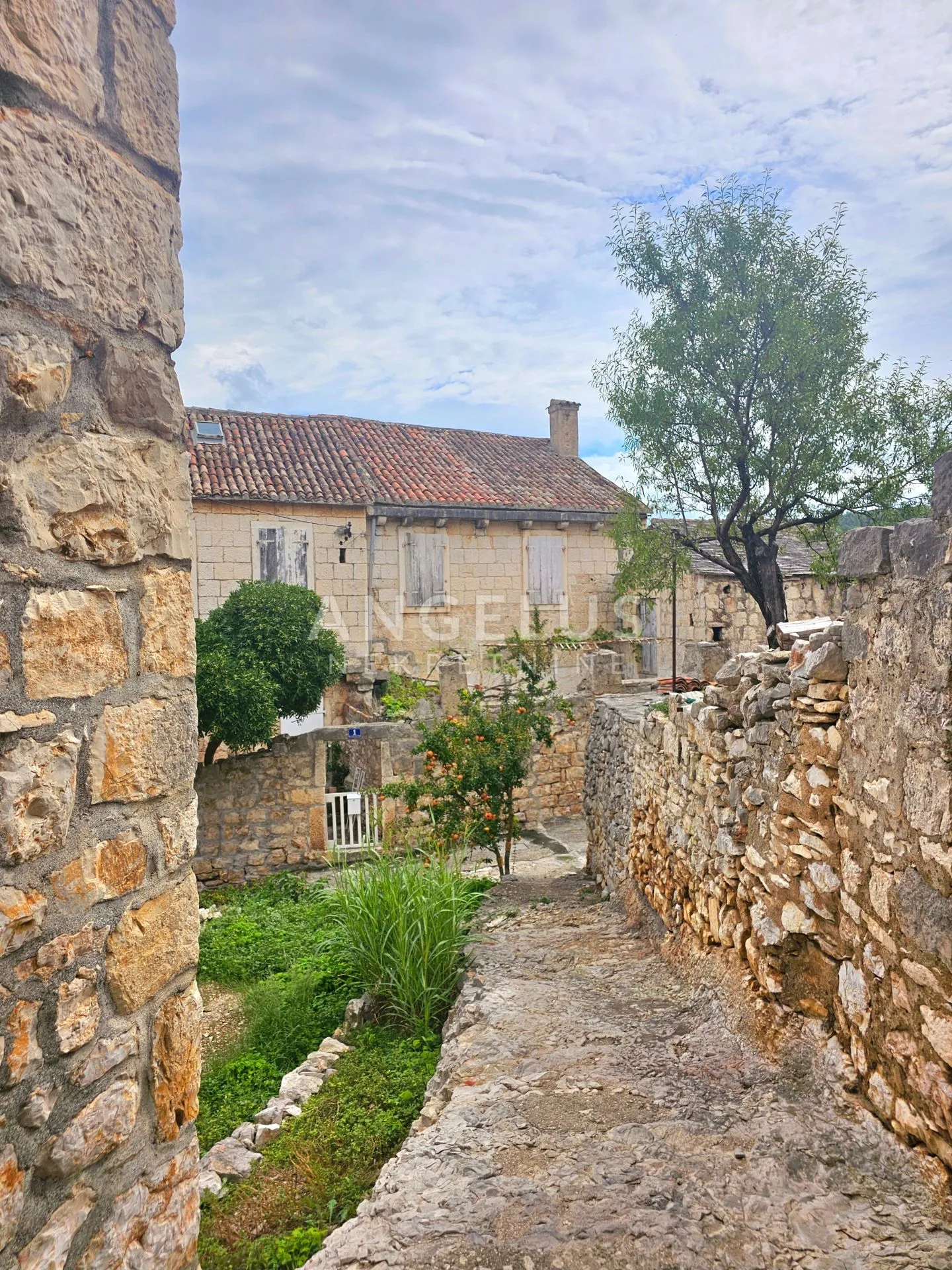 brač, sutivan - renovirana kamena kuća u centru mjesta, 90 m2 - slika 6