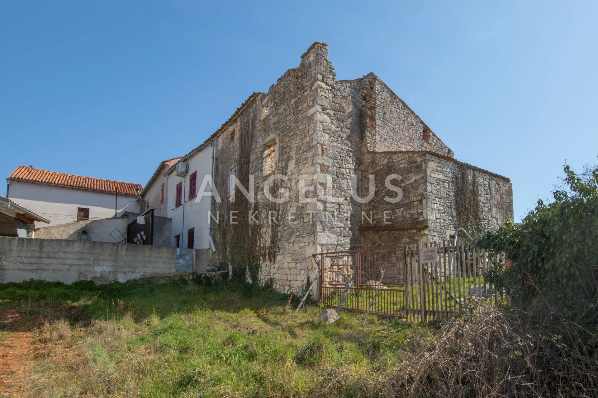 istra, marčana - luksuzna vila na istočnoj obali istre - slika 48