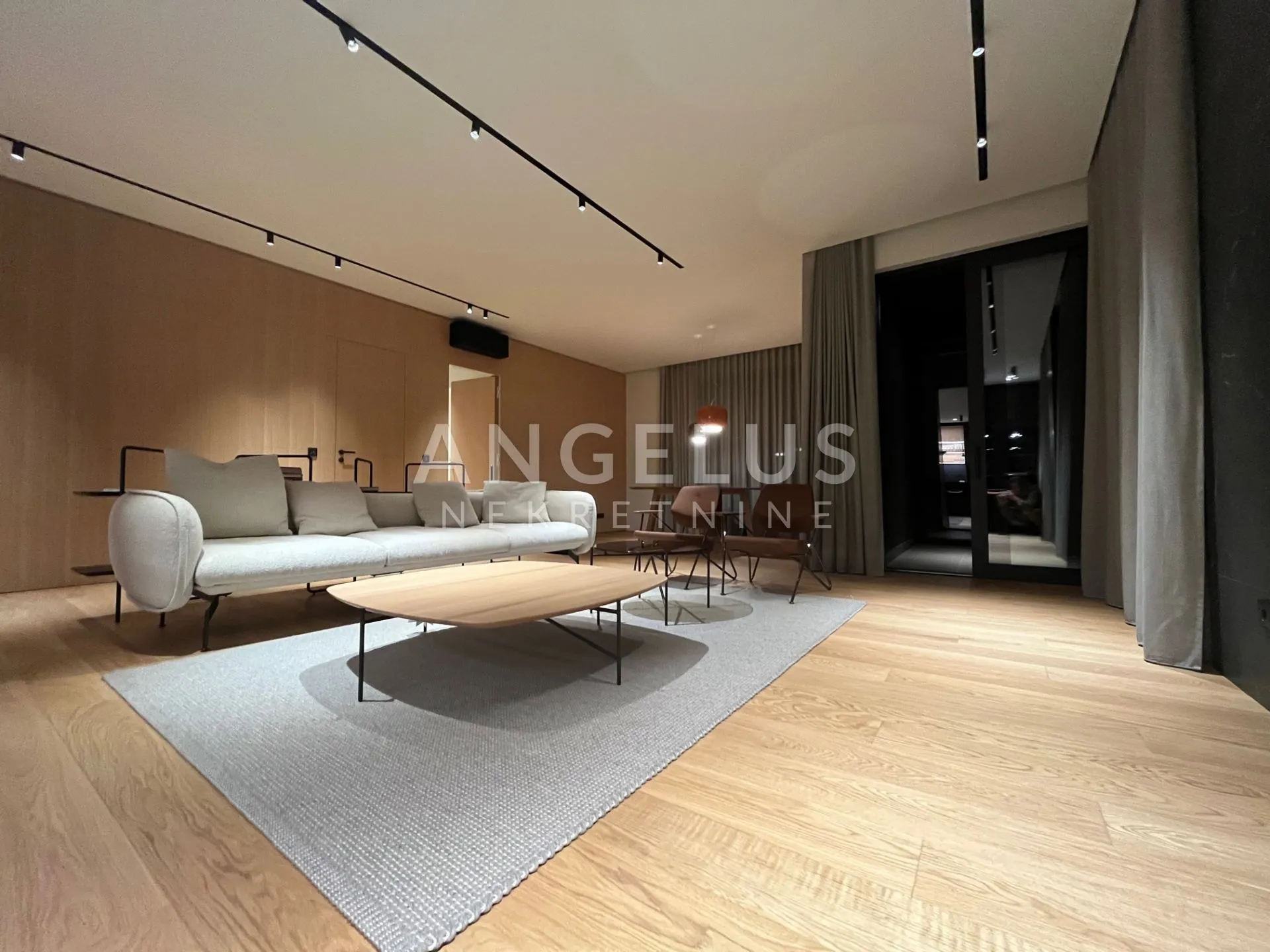 Zagreb, Centar - luksuzni stan 150m2 s lođom i duplom garažom