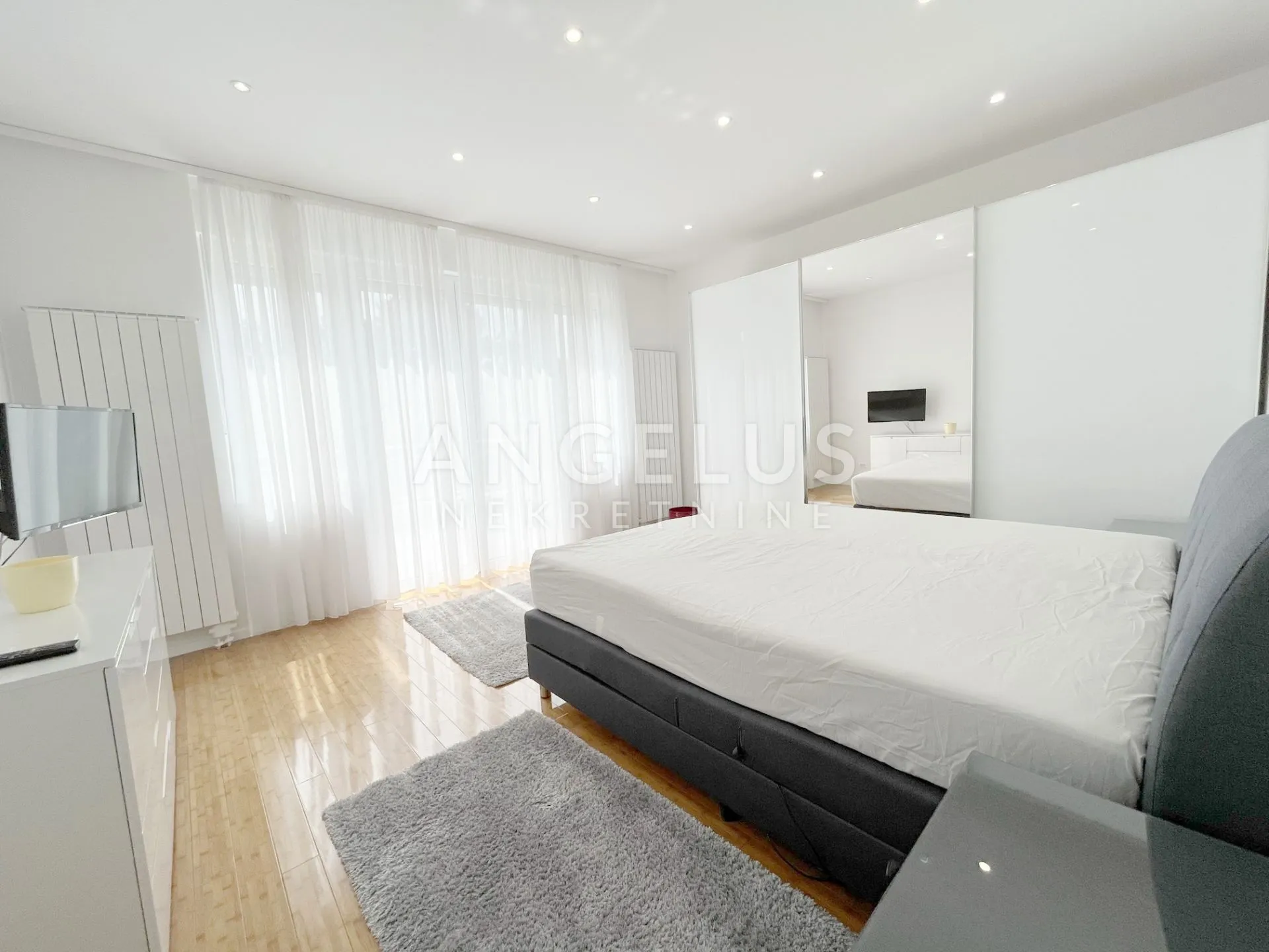 zagreb, centar - stan za najam 150 m2 s garažom - slika 11