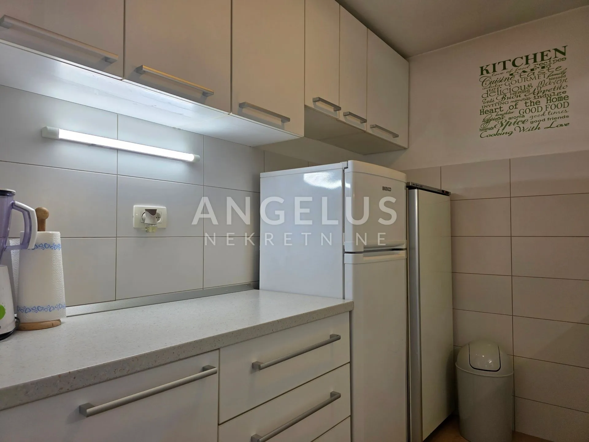split 3 - dvosoban stan 60m2 sa velikom terasom 140m2 prodaja - slika 7
