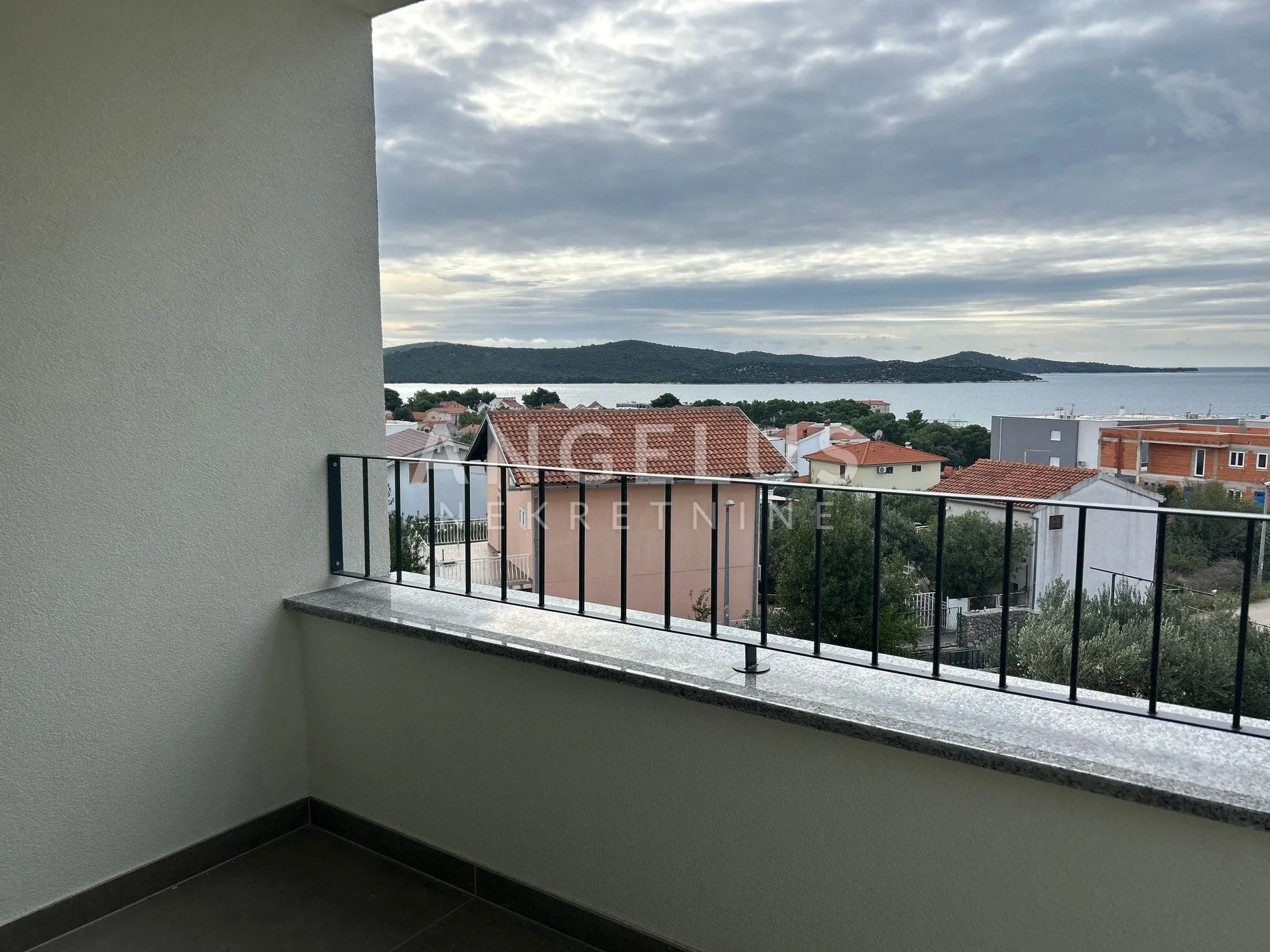 šibenik, žaborić - novogradnja*** apartman u blizini mora sa velikom krovnom terasom - slika 4