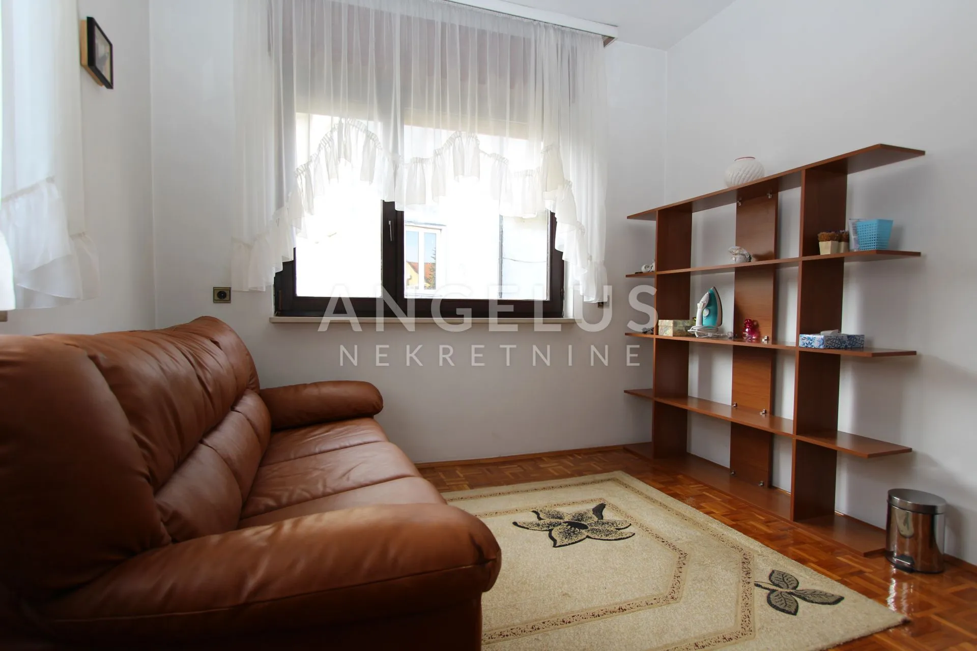 zagreb, pantovčak - dvoetažni stan 160m2 s balkonom, režije uključene - slika 11
