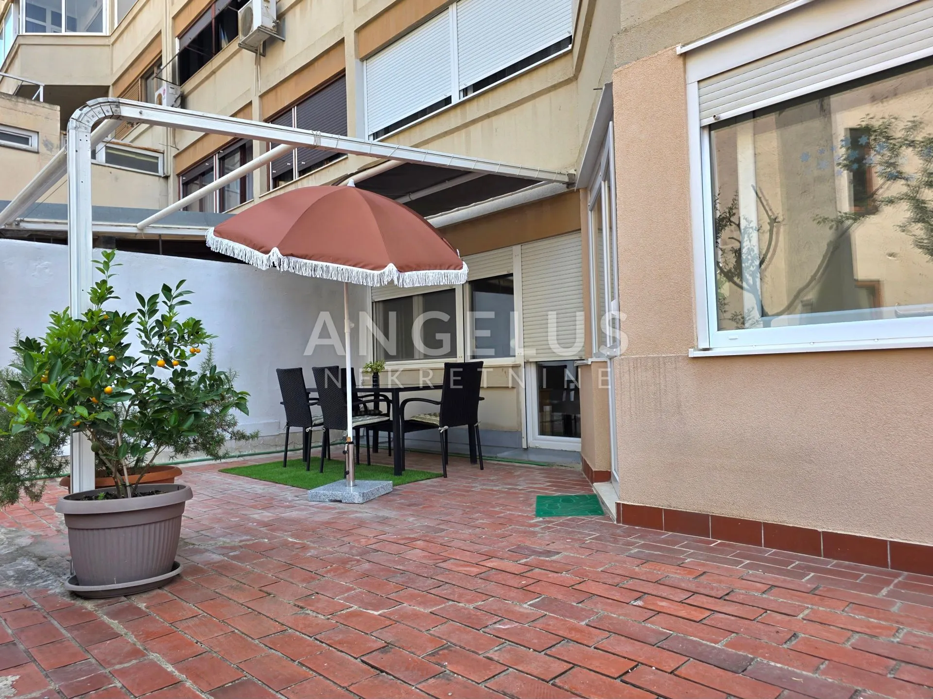 split 3 - dvosoban stan 60m2 sa velikom terasom 140m2 prodaja - slika 26