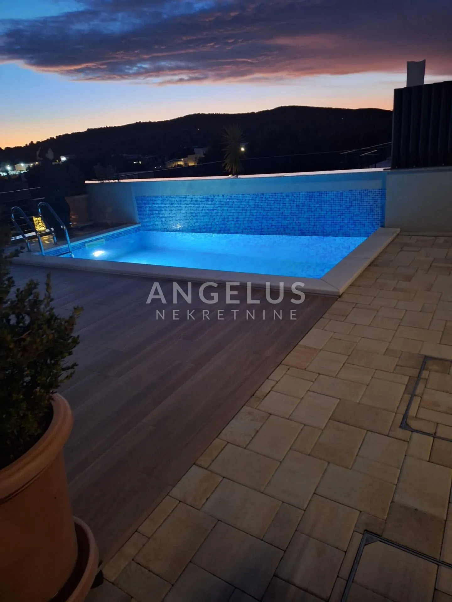 vodice - luksuzna vila s bazenom i pogledom na more, prodaja - slika 32