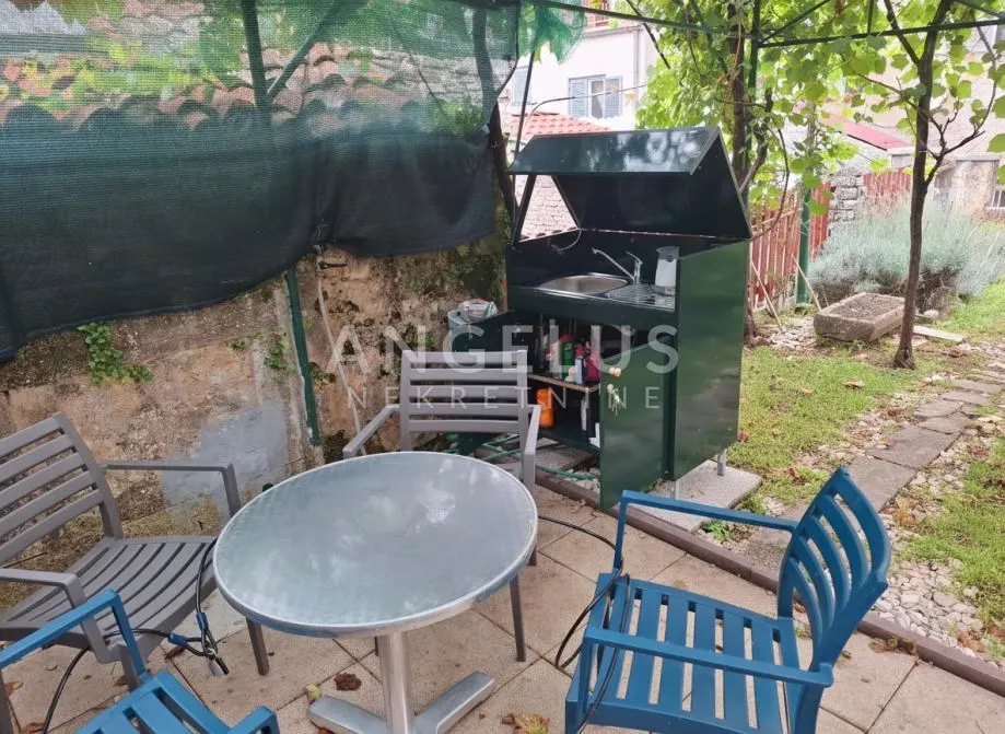 istra, pula - stan u austrougarskoj gradnji, 81m2 - slika 12
