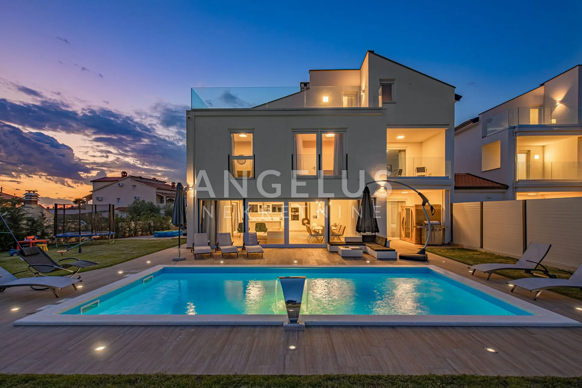 istra, poreč - prodaje se villa sa bazenom - slika 2