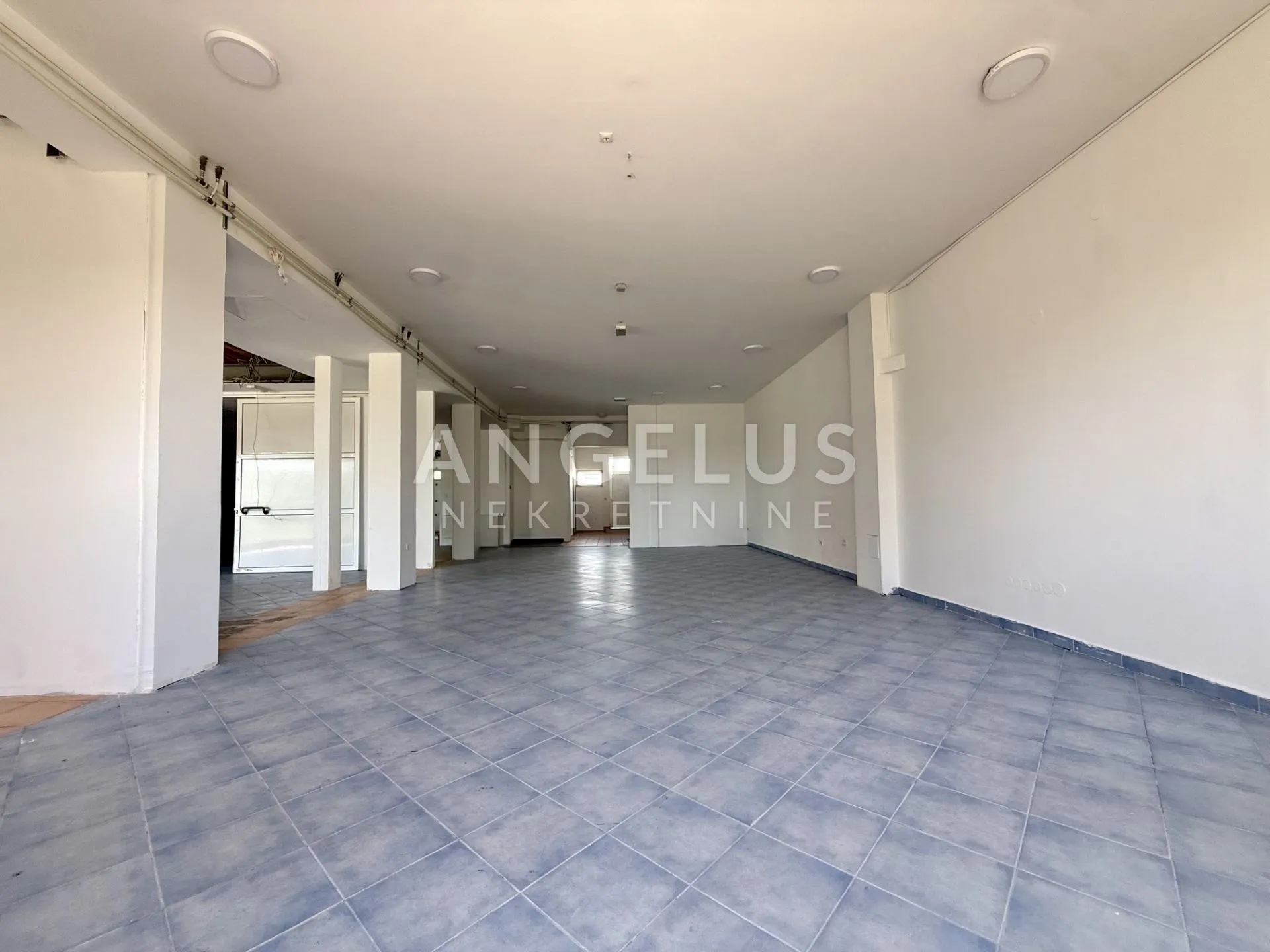zagreb, buzin - uredsko, prodajno - skladišni prostor 650m2 s parkingom - slika 8
